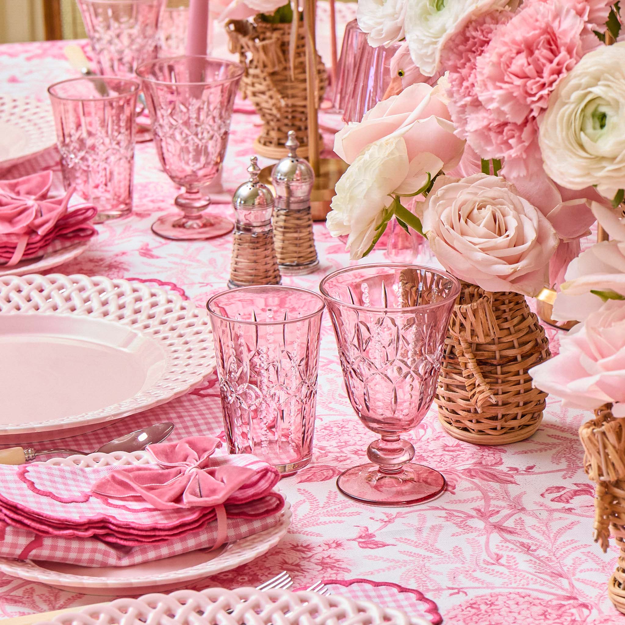 Valentine’s Hosting, the Mrs. Alice Way: Create a Romantic Table Effortlessly at Home - Mrs. Alice