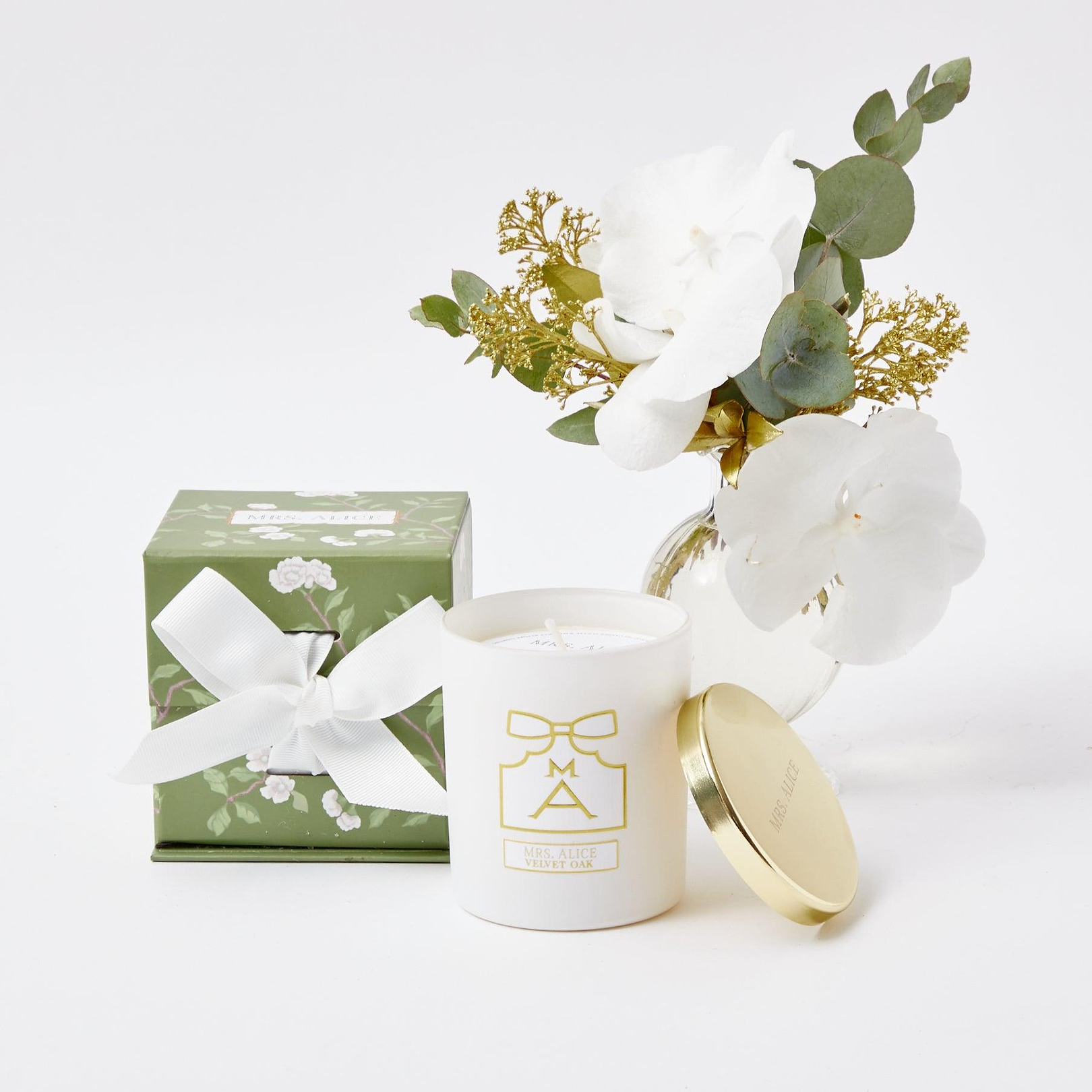 velvet-oak-scented-candle-mrs-