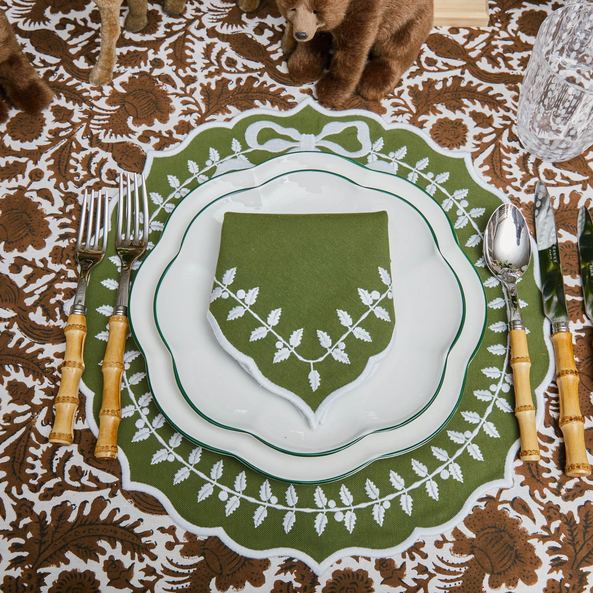 Green Bow Laurel Placemats & Napkins (Set of 4)