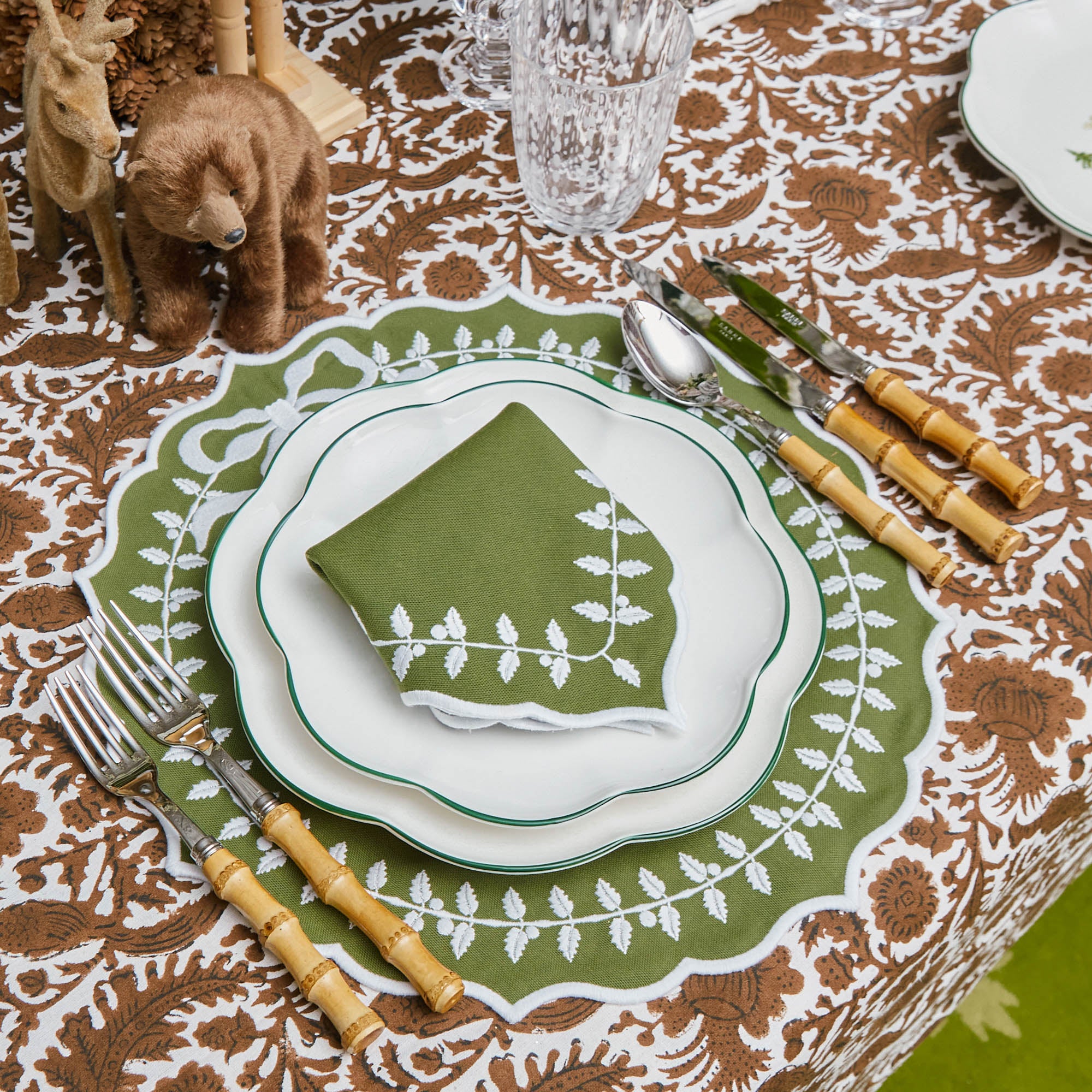 Green Bow Laurel Placemats & Napkins (Set of 4)