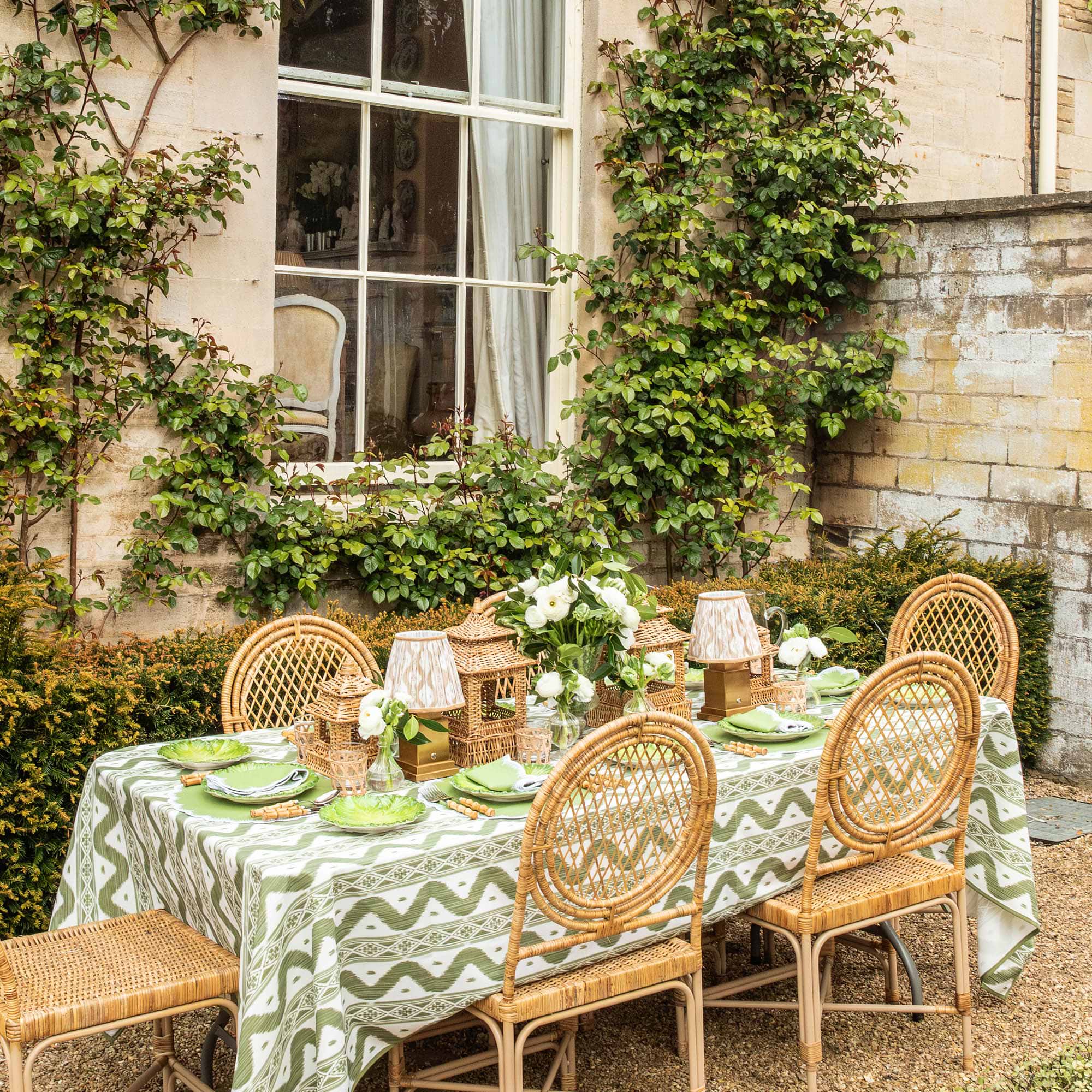 Apple Green Isabella Round Placemats & Napkins (Set of 4)