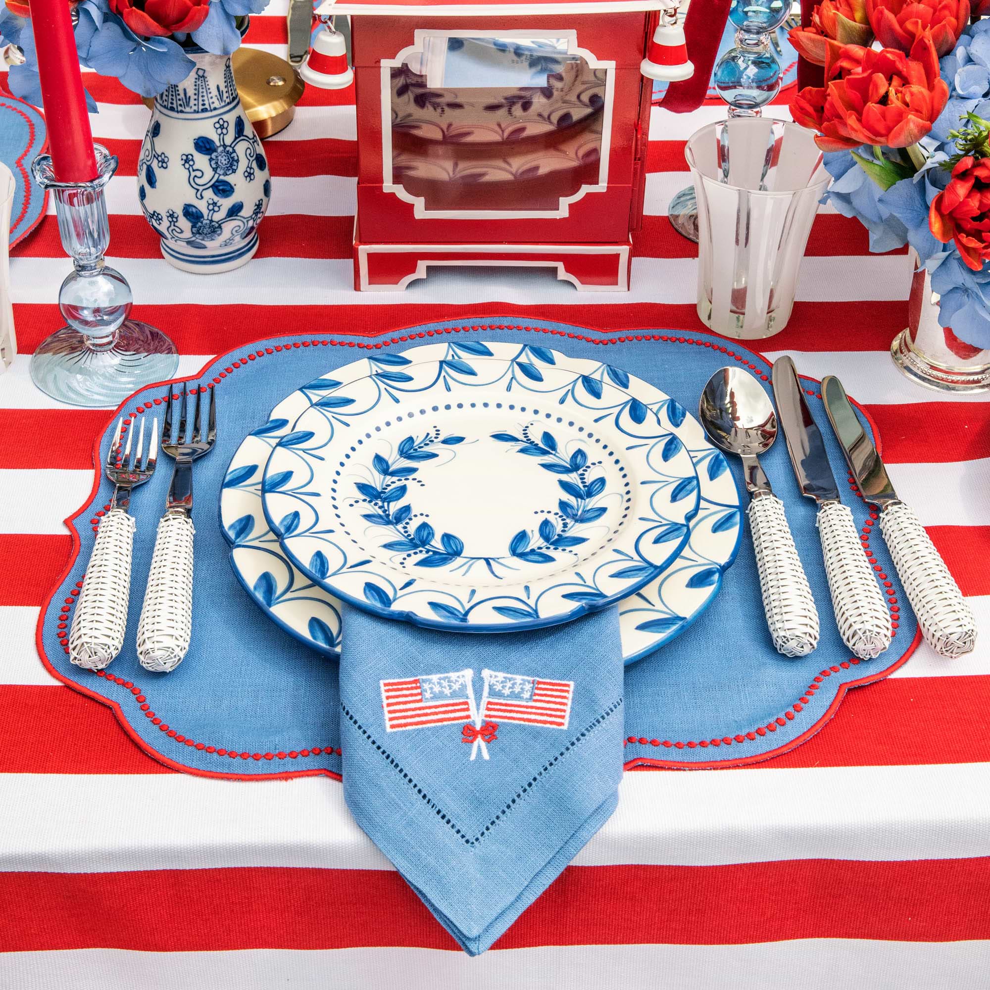Elizabeth Blue Garland Starter Plate