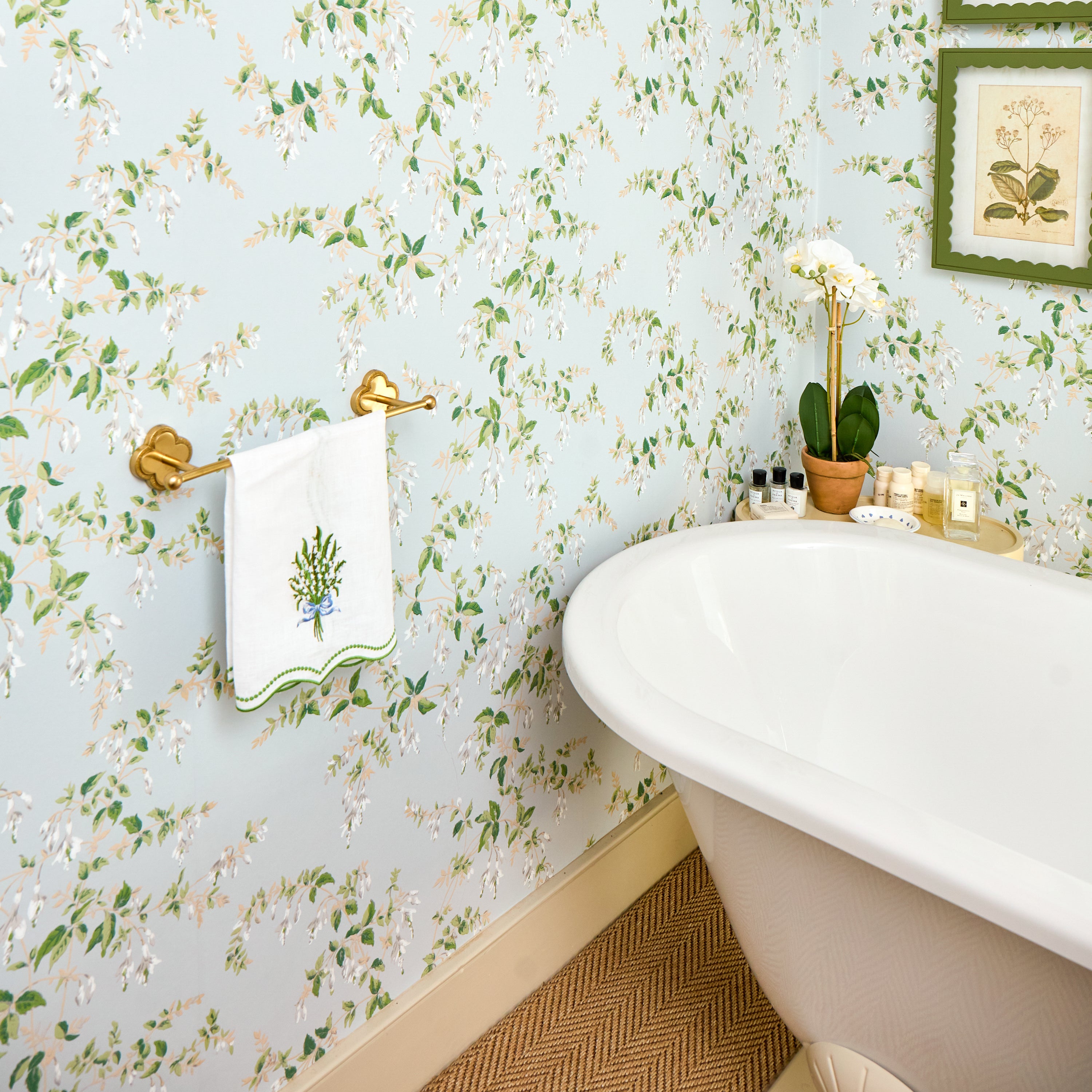 Brass Quatrefoil Bathroom Set