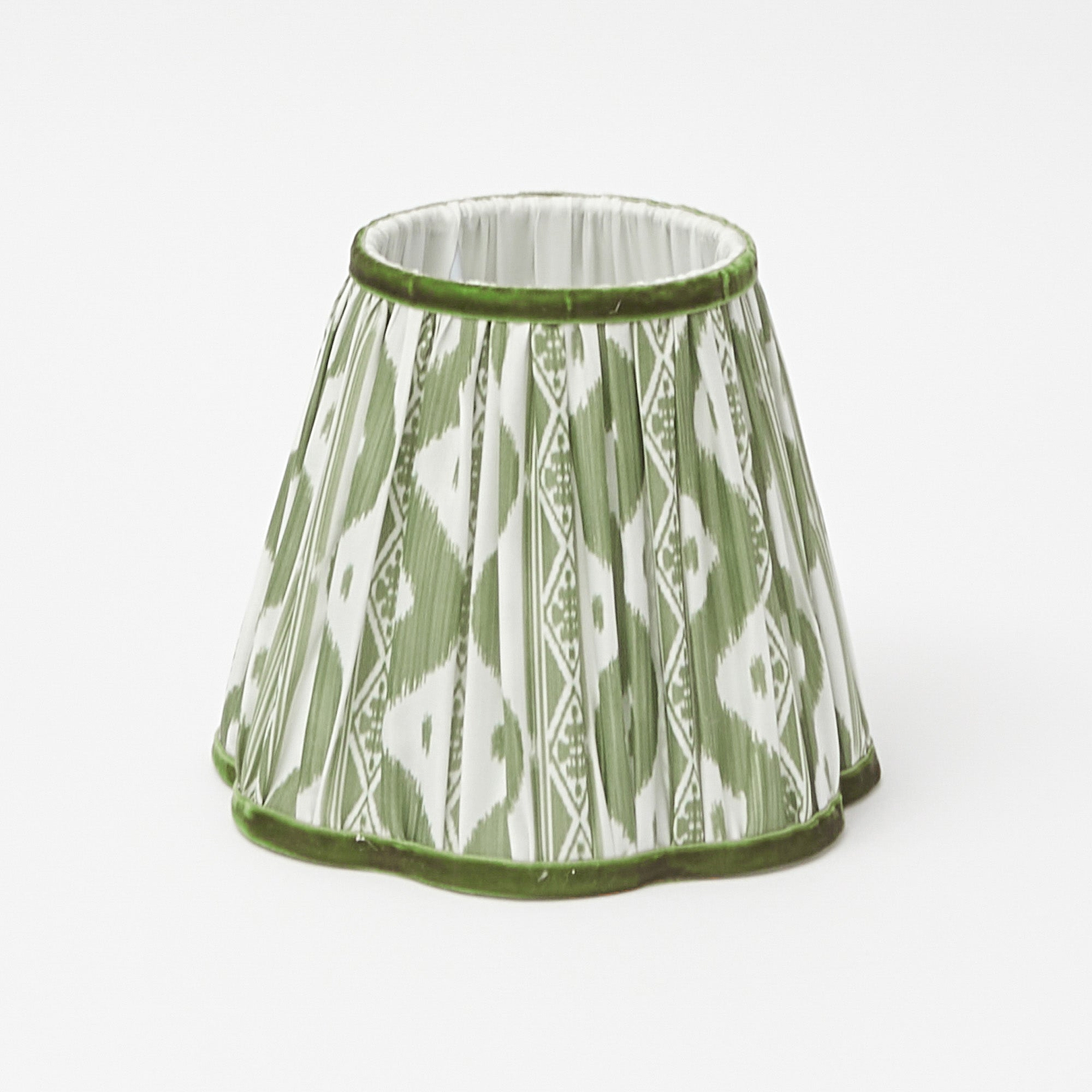 Create an ambiance that stands out with the Tall Rechargeable Table Lamp Stand, perfect for bringing an element of charm and the calming influence of the olive lampshade to your interior.