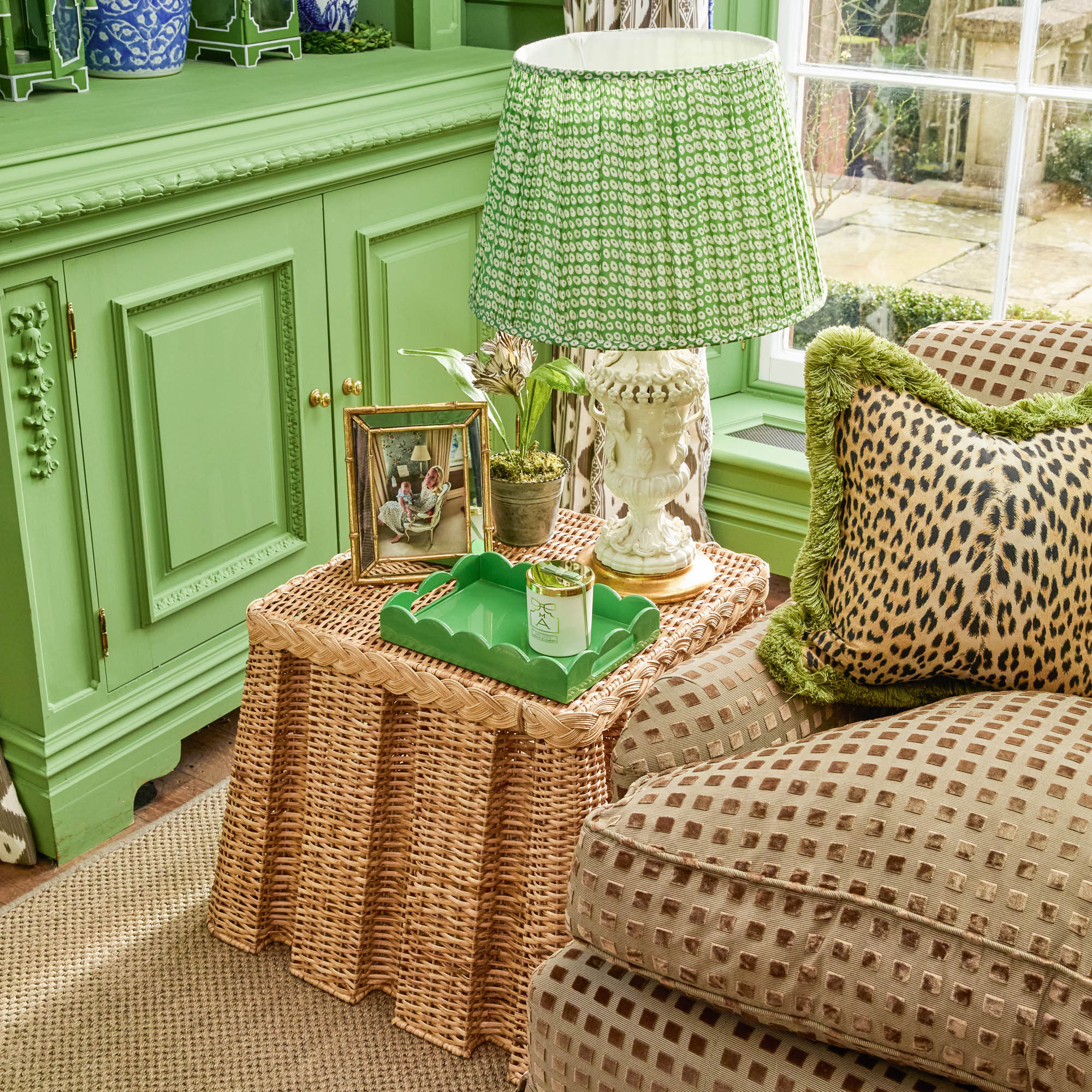 Green Small Scalloped Lacquer Tray