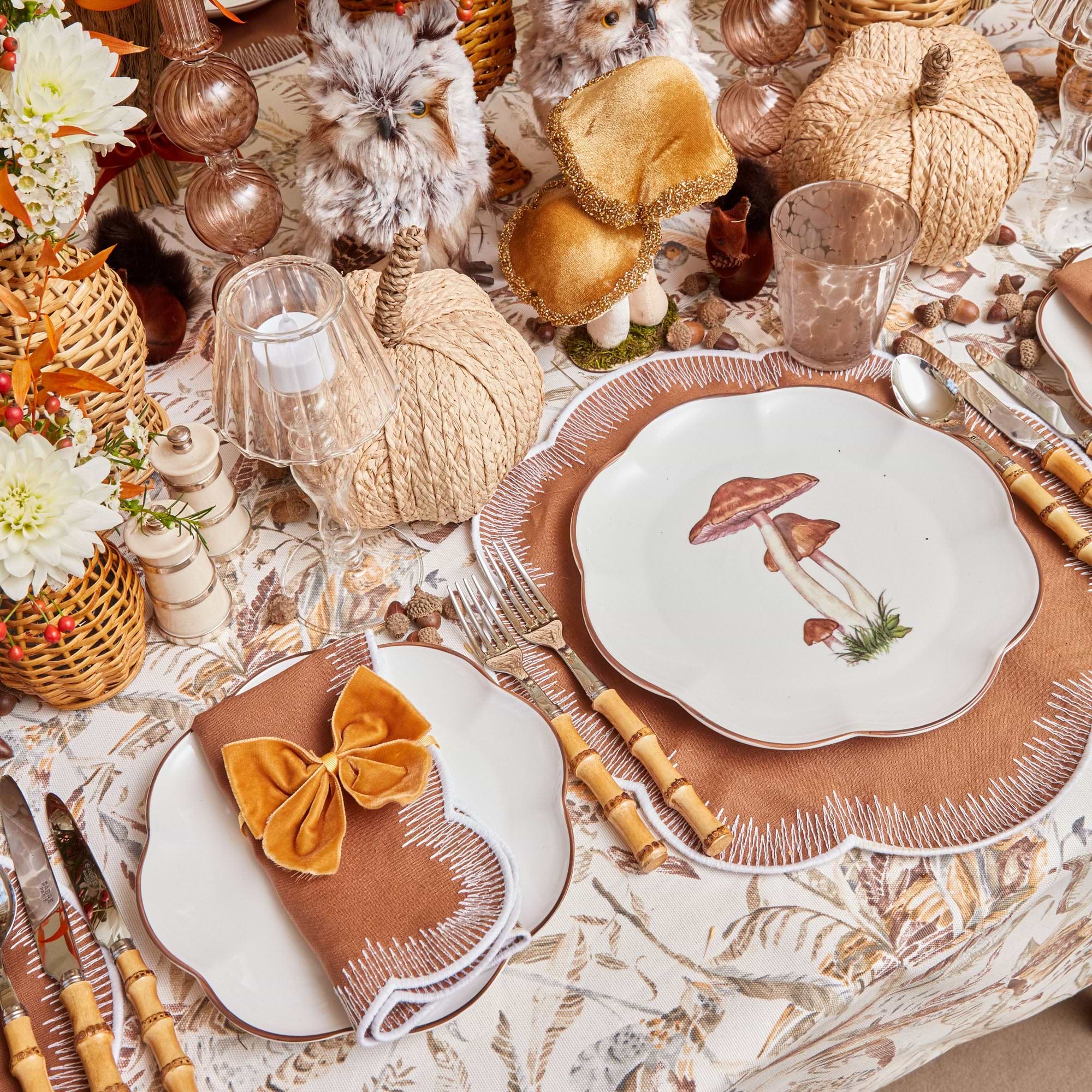 Embrace whimsy with this Scalloped Mushroom Plate Set.