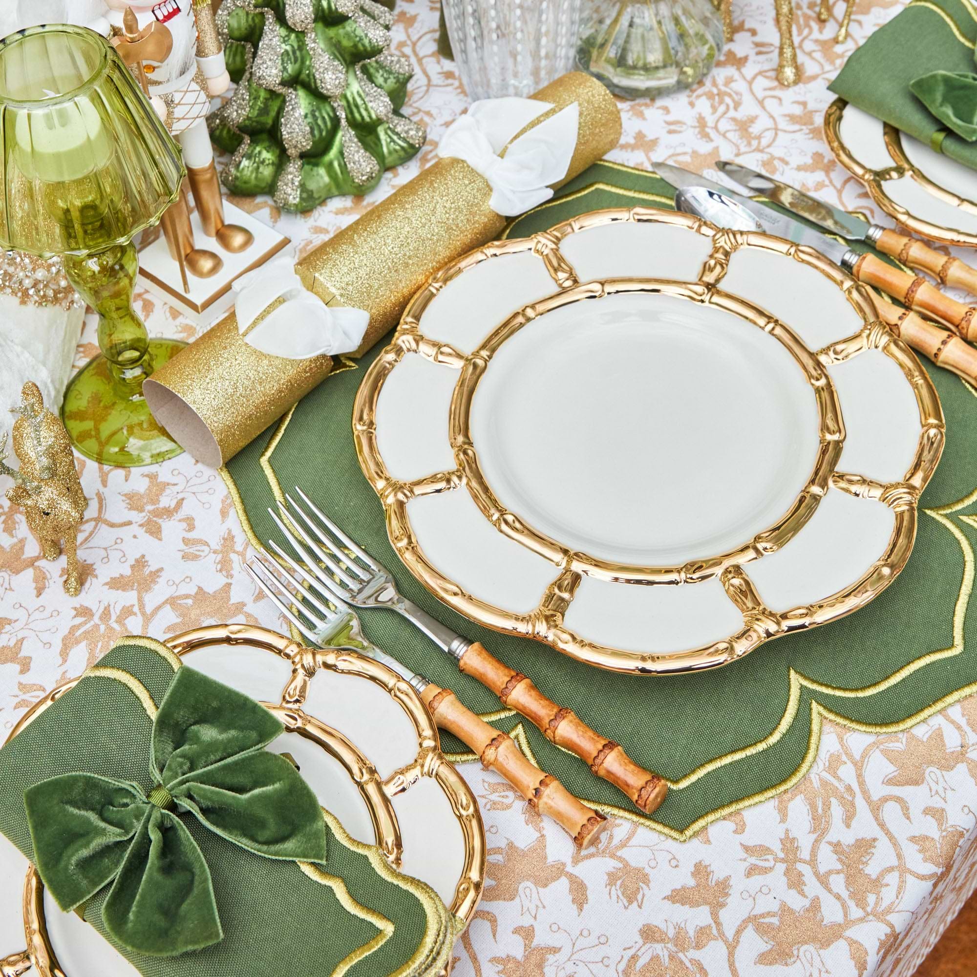 Enjoy a touch of sophistication with these Gold Petal Bamboo Dinner Plates.