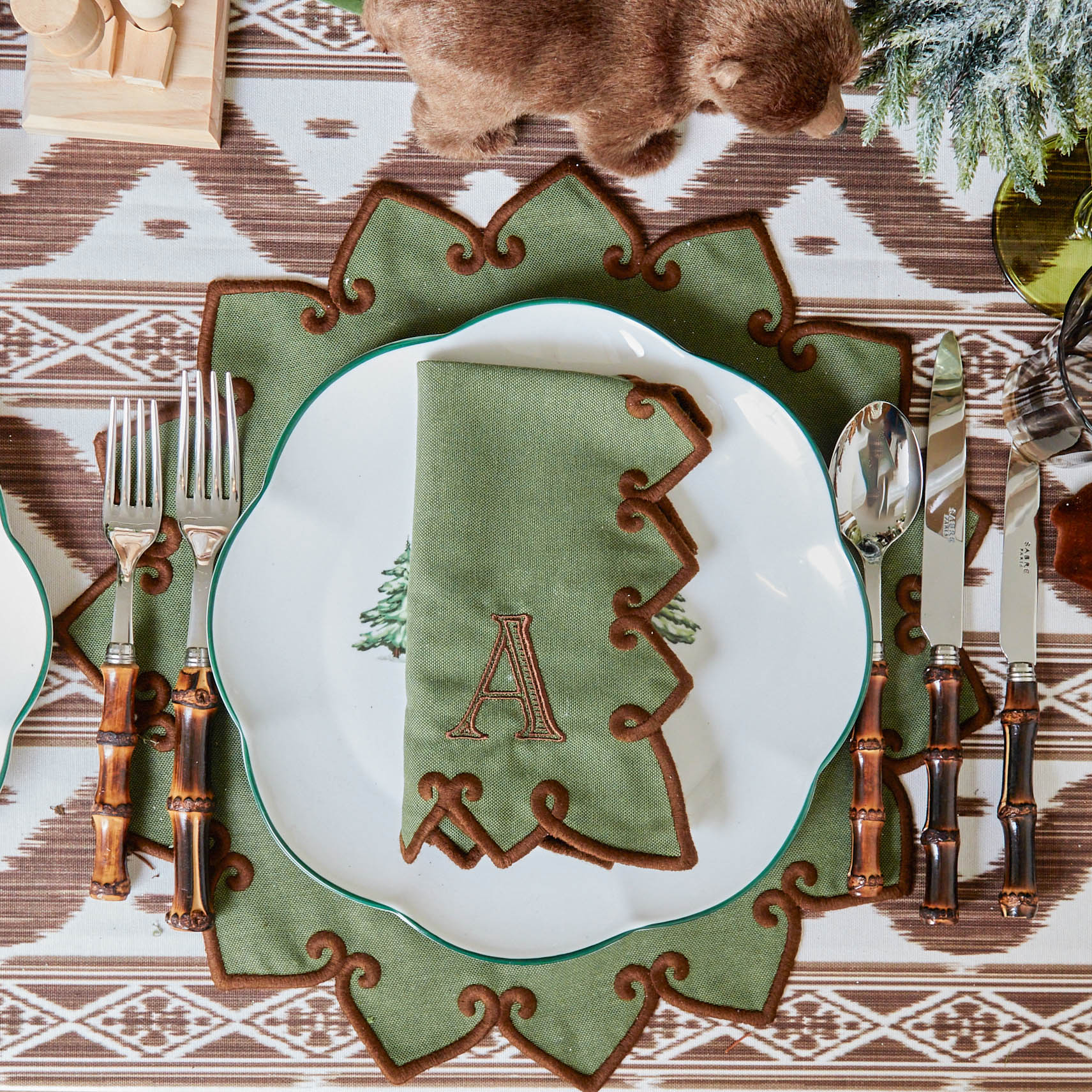 Create an inviting atmosphere at your dining table with this delightful duo.