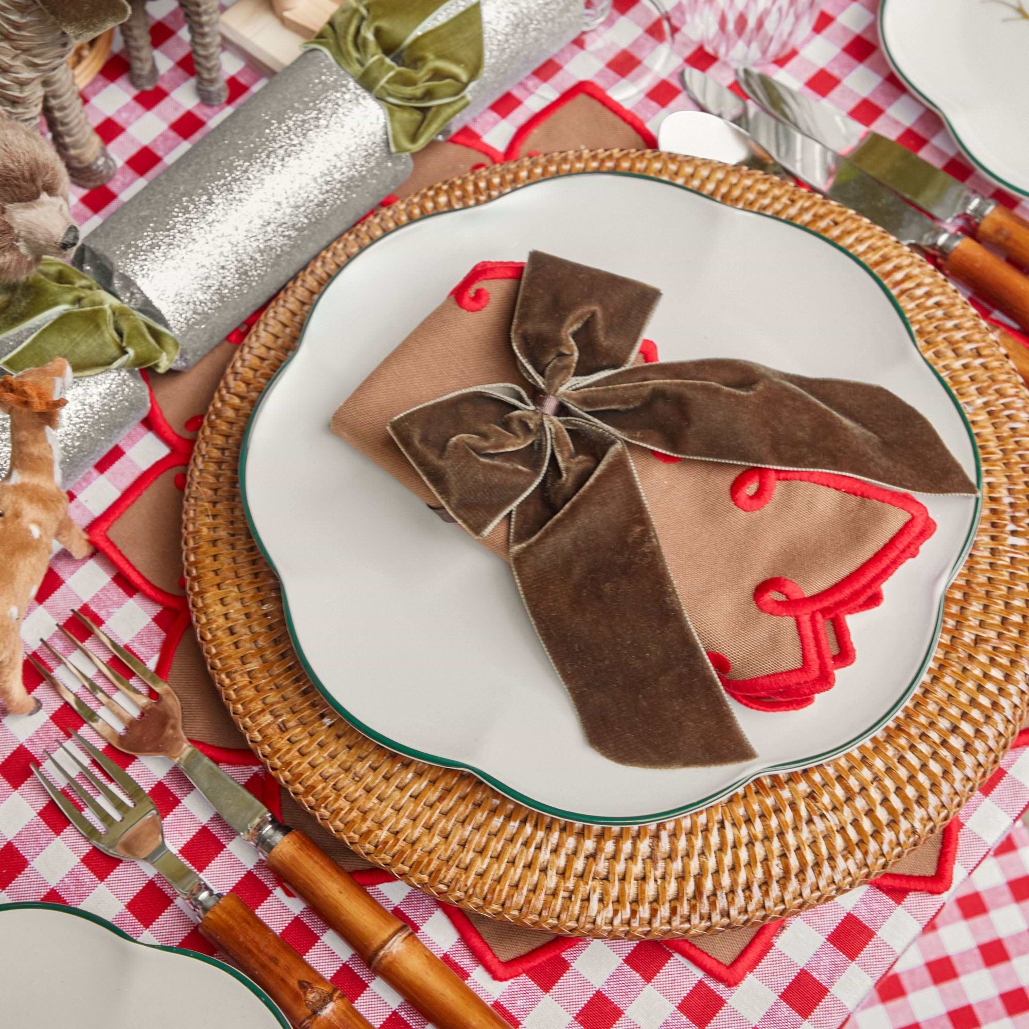 Add a touch of elegance to your dining experience with the Personalizable Chocolate Napkin Bow, ideal for infusing your table setting with the captivating charm of your personalized message and the deep chocolate brown hue.