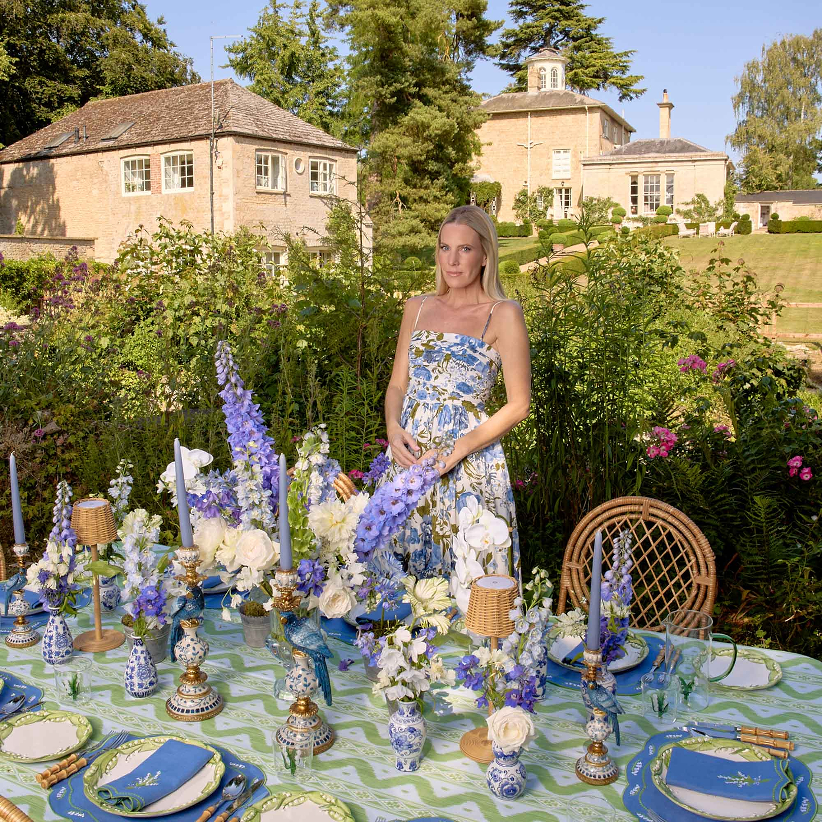 LAURA ASHLEY ホワイト　植木鉢　32センチ Laura Ashleyローラアシュレイキューブライトプランター［ホワイト