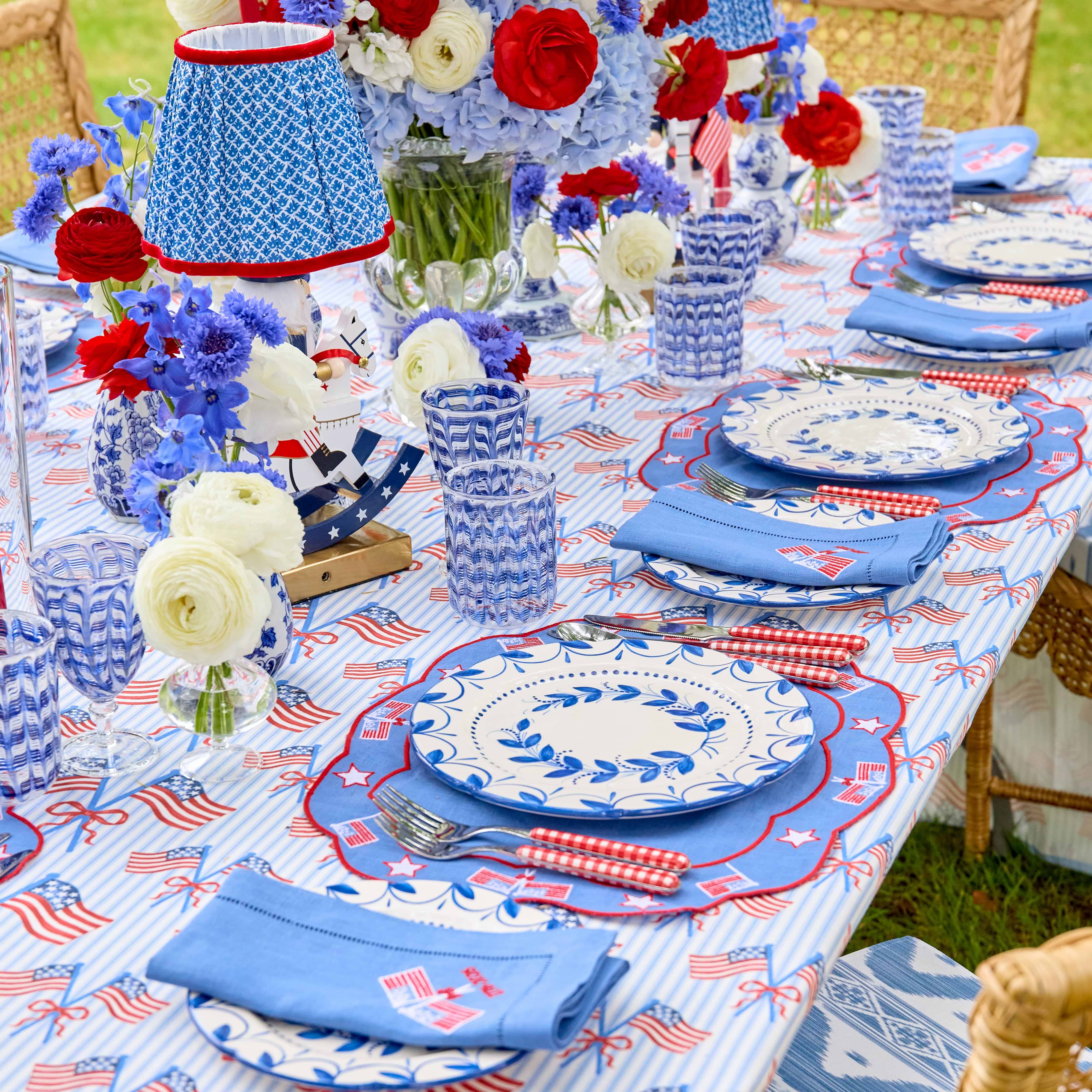 Elizabeth Blue Garland Dinner Plates (Set of 4)