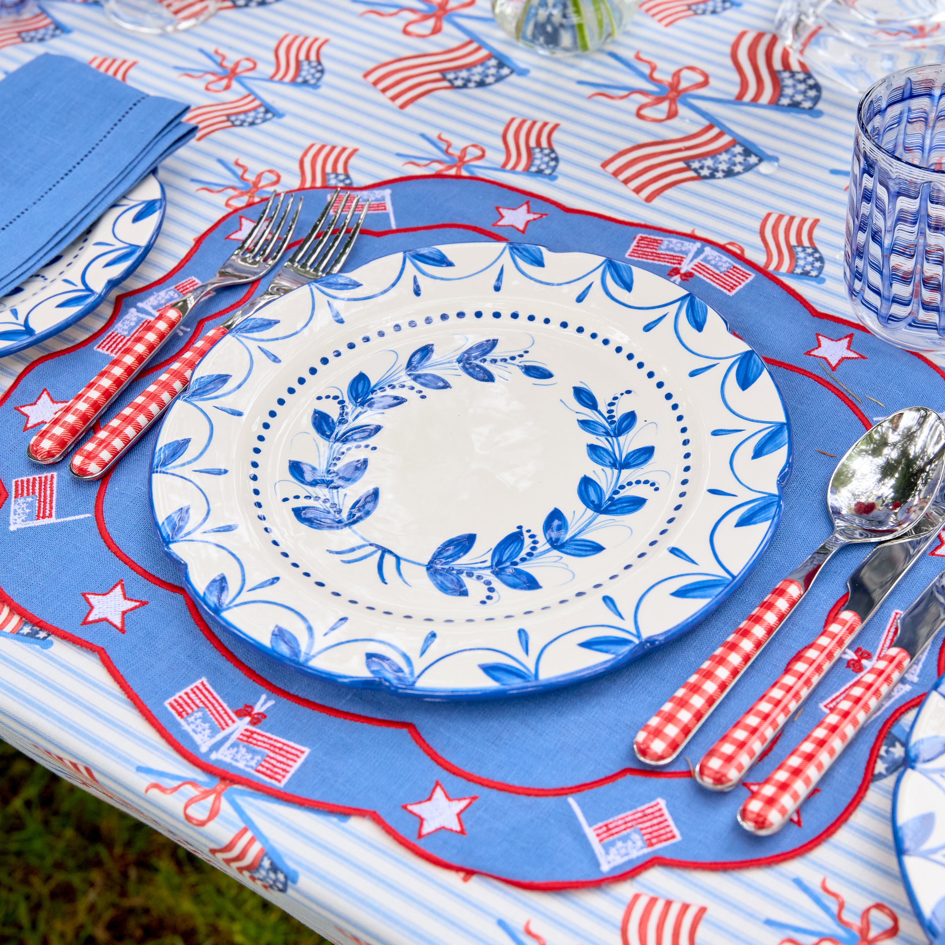 Elizabeth Blue Garland Starter Plate