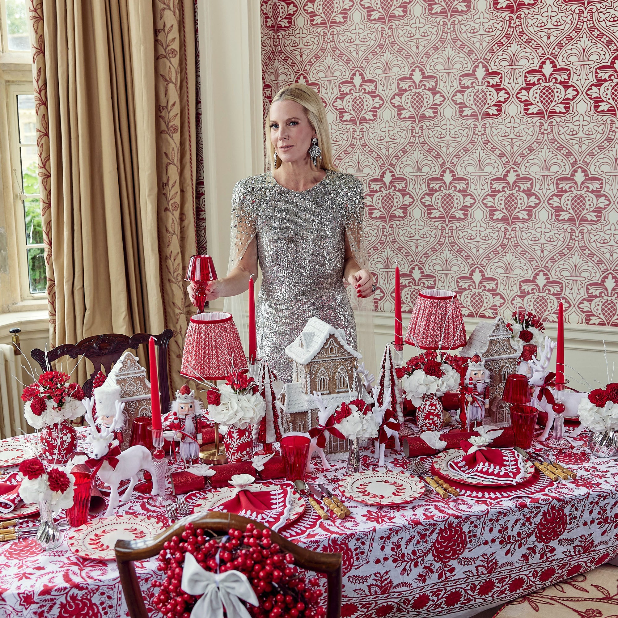Delight your guests with the exquisite design of Elizabeth Red Garland Starter Plates.