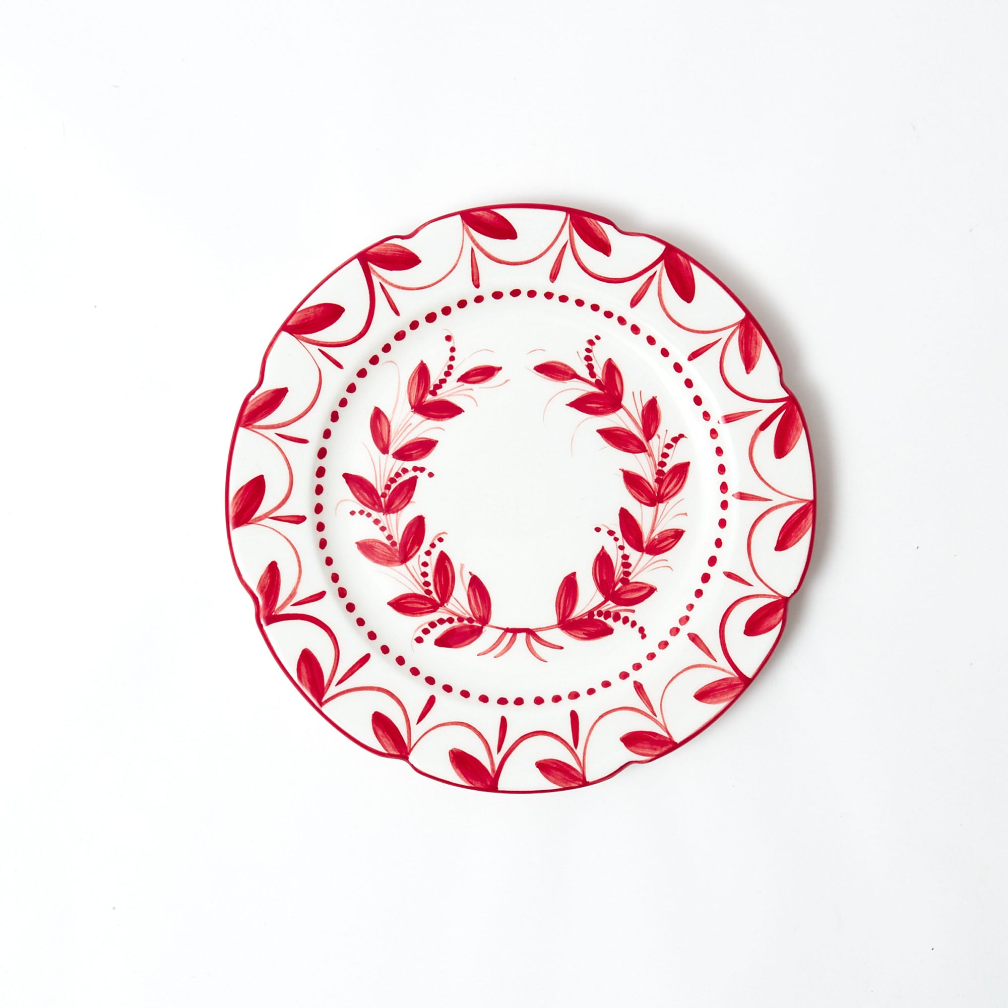 Brighten your Christmas table with the festive presence of the Elizabeth Red Garland Starter Plate, perfect for creating an inviting and elegant atmosphere that radiates the magic of the season.