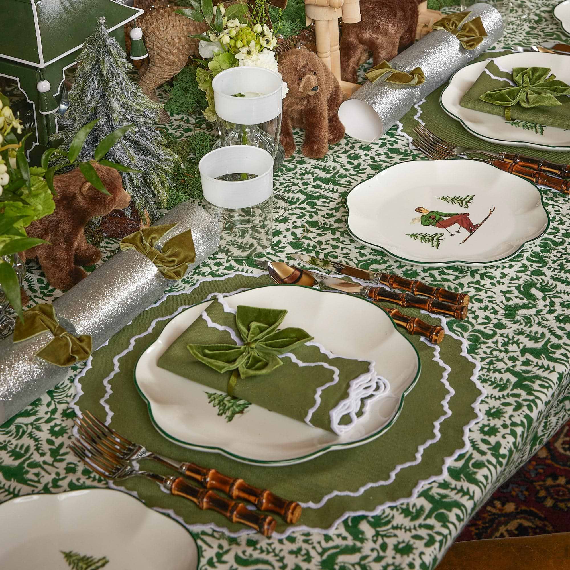 Illuminate your Christmas decor with the whimsical and enchanting beauty of the Heidi & Hans Skier Starter Plates, designed to bring the magic of the holiday season and the thrill of the slopes to your festive table.