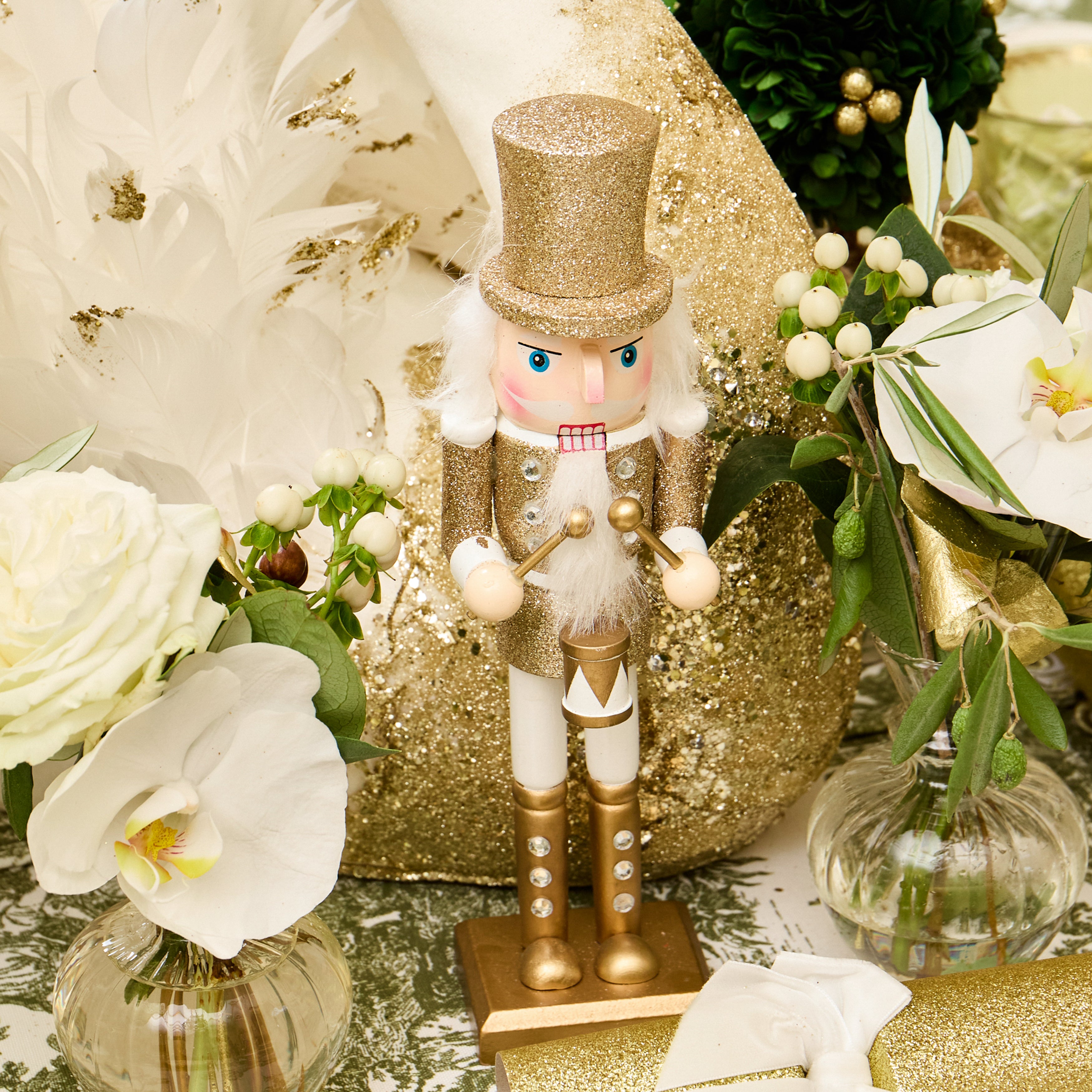 Gold Glitter Nutcrackers (Pair)