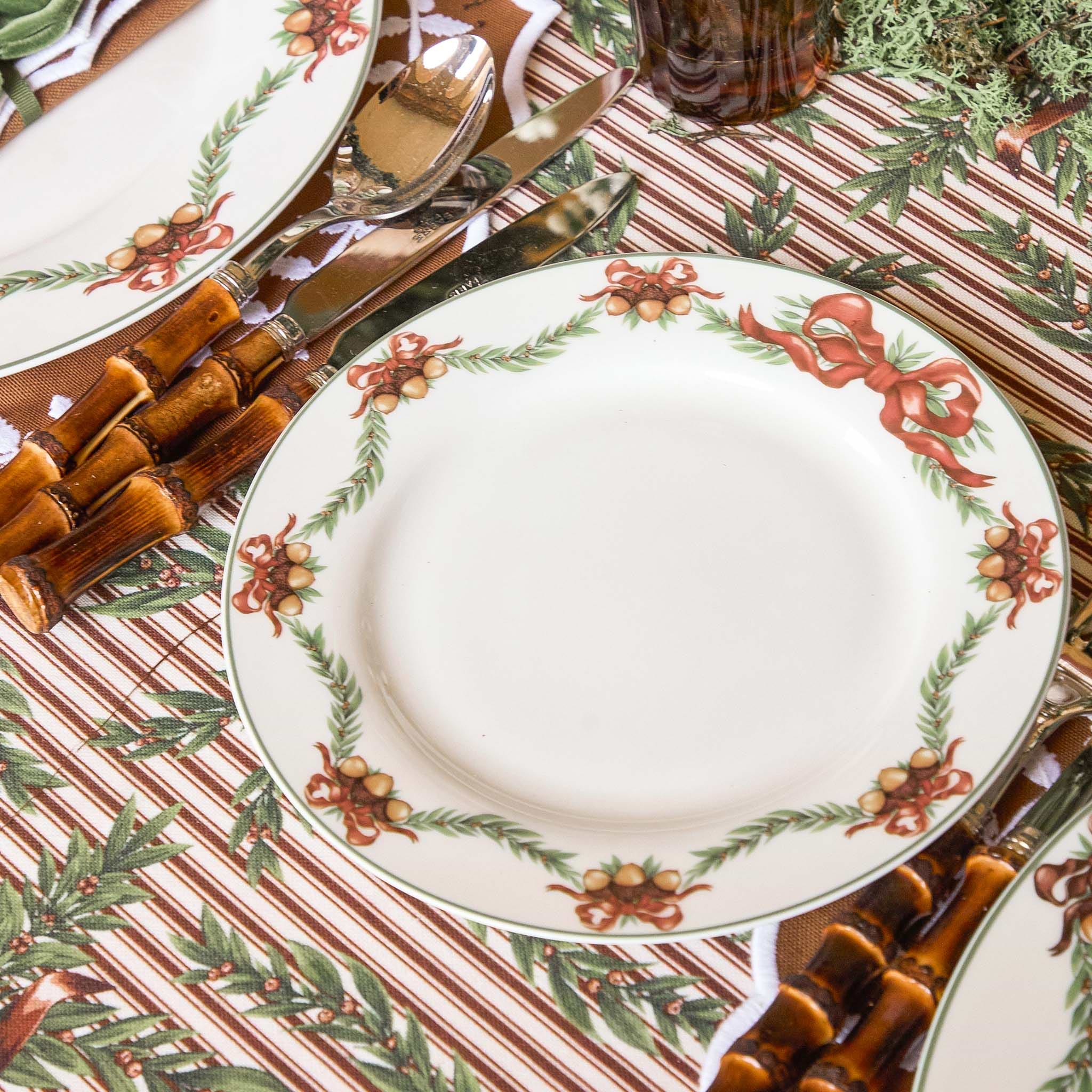 Acorn Garland Dinner & Starter Plates (Set of 8)
