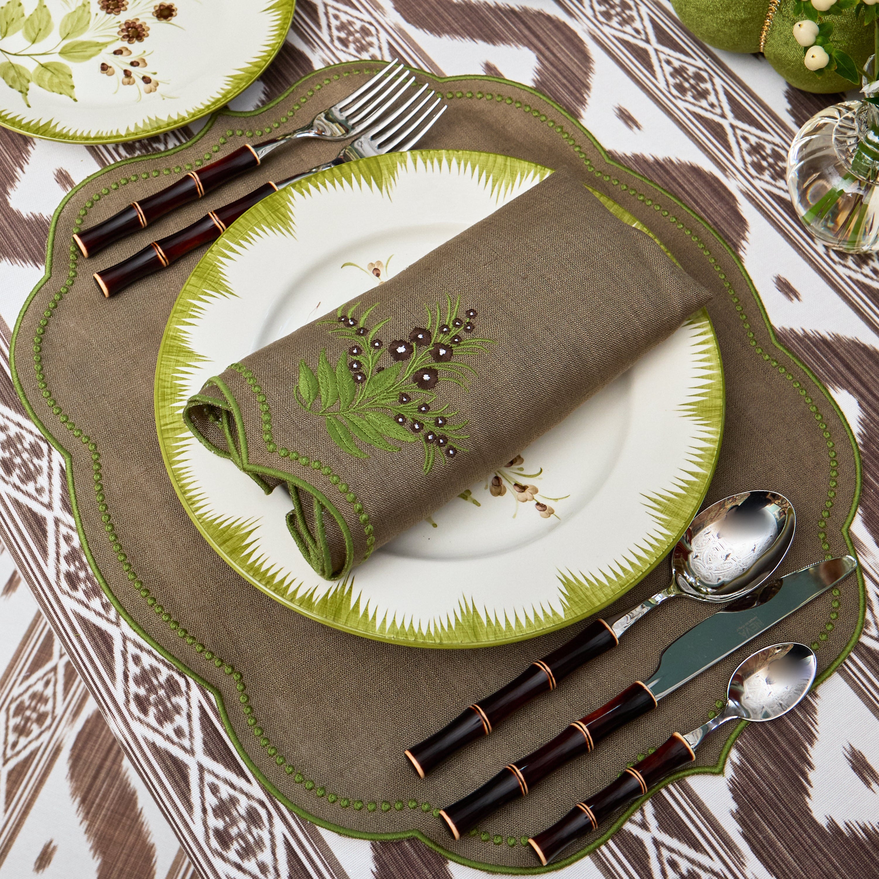 Walnut & Green Araminta Linen Napkins (Set of 4)