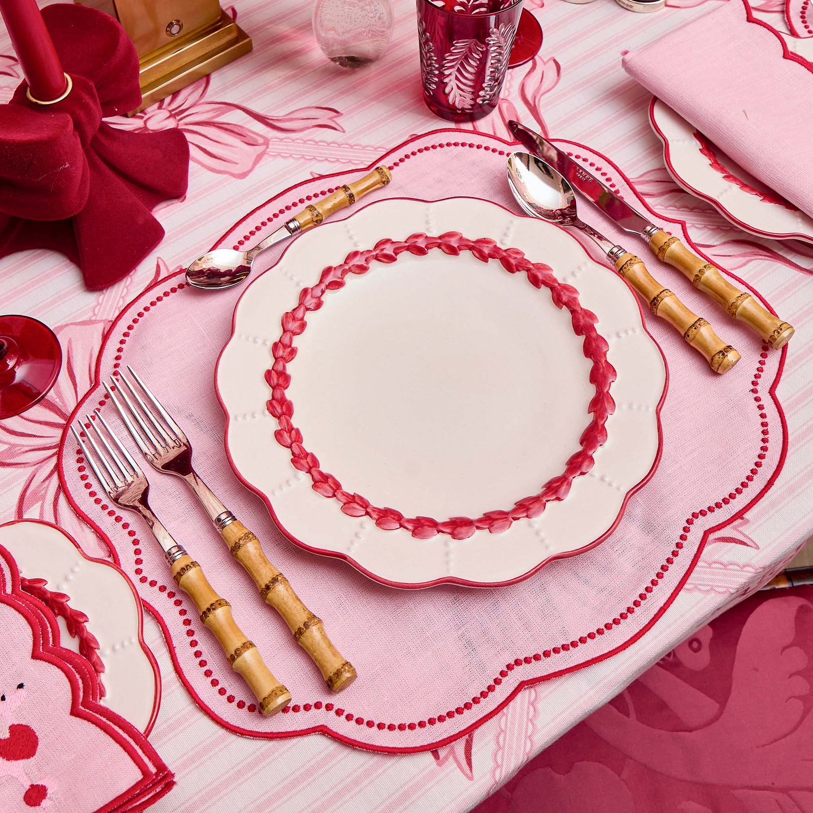 Pink & Red Eloise Linen Placemats (Set of 4) Pink & Red Eloise Linen Placemats (Set of 4)