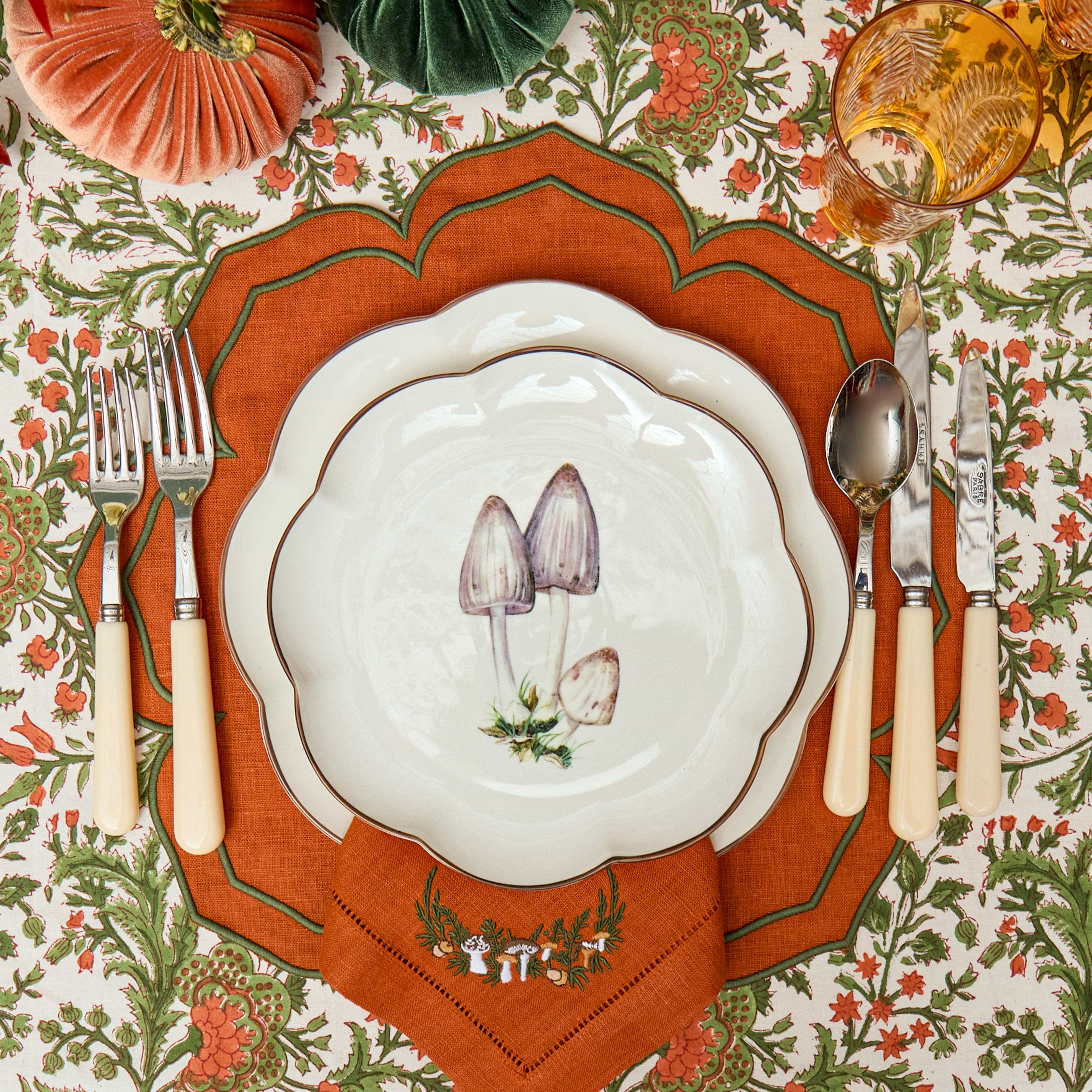 Scalloped Mushroom Starter Plate (Grey)