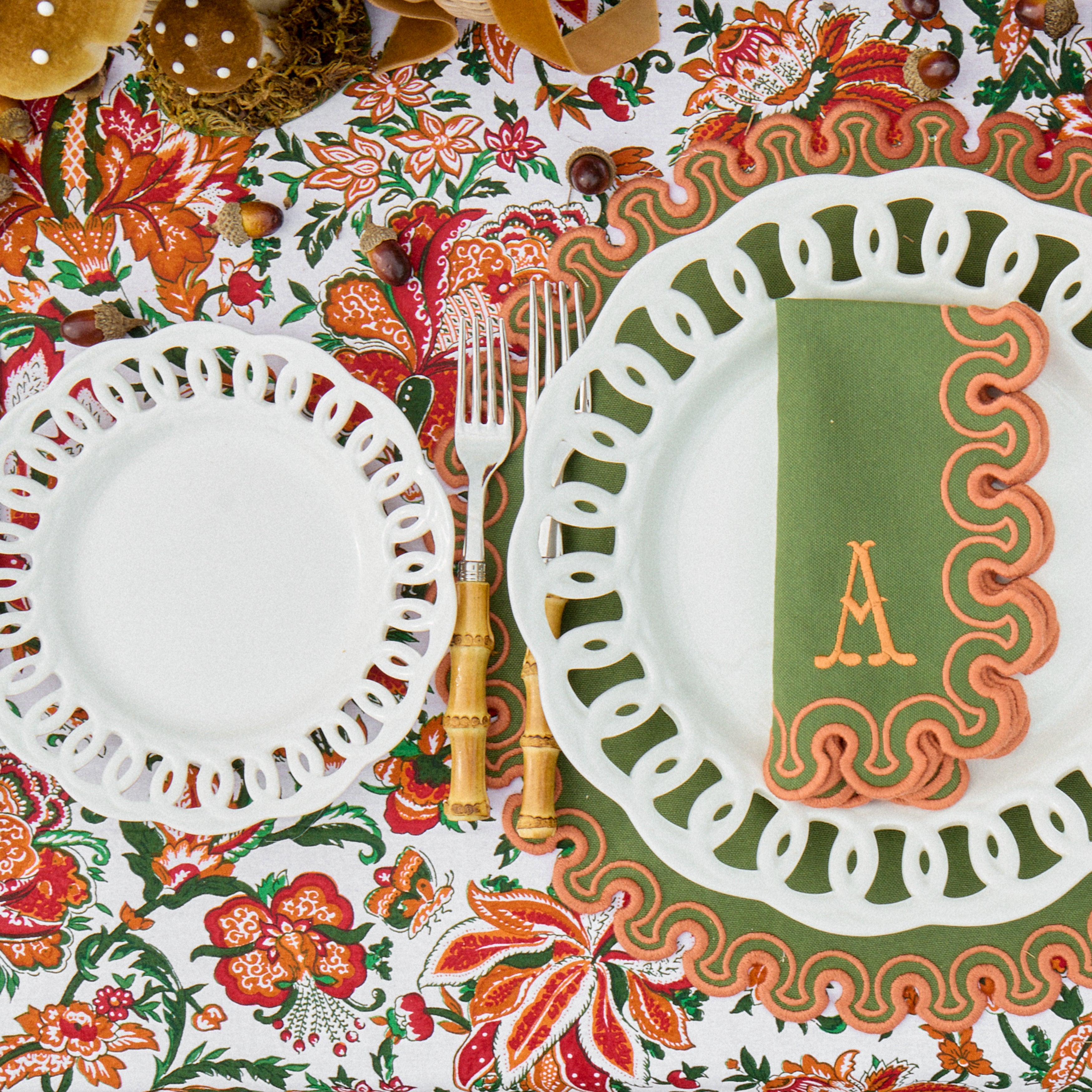 White Lace Starter Plates (Set of 4)