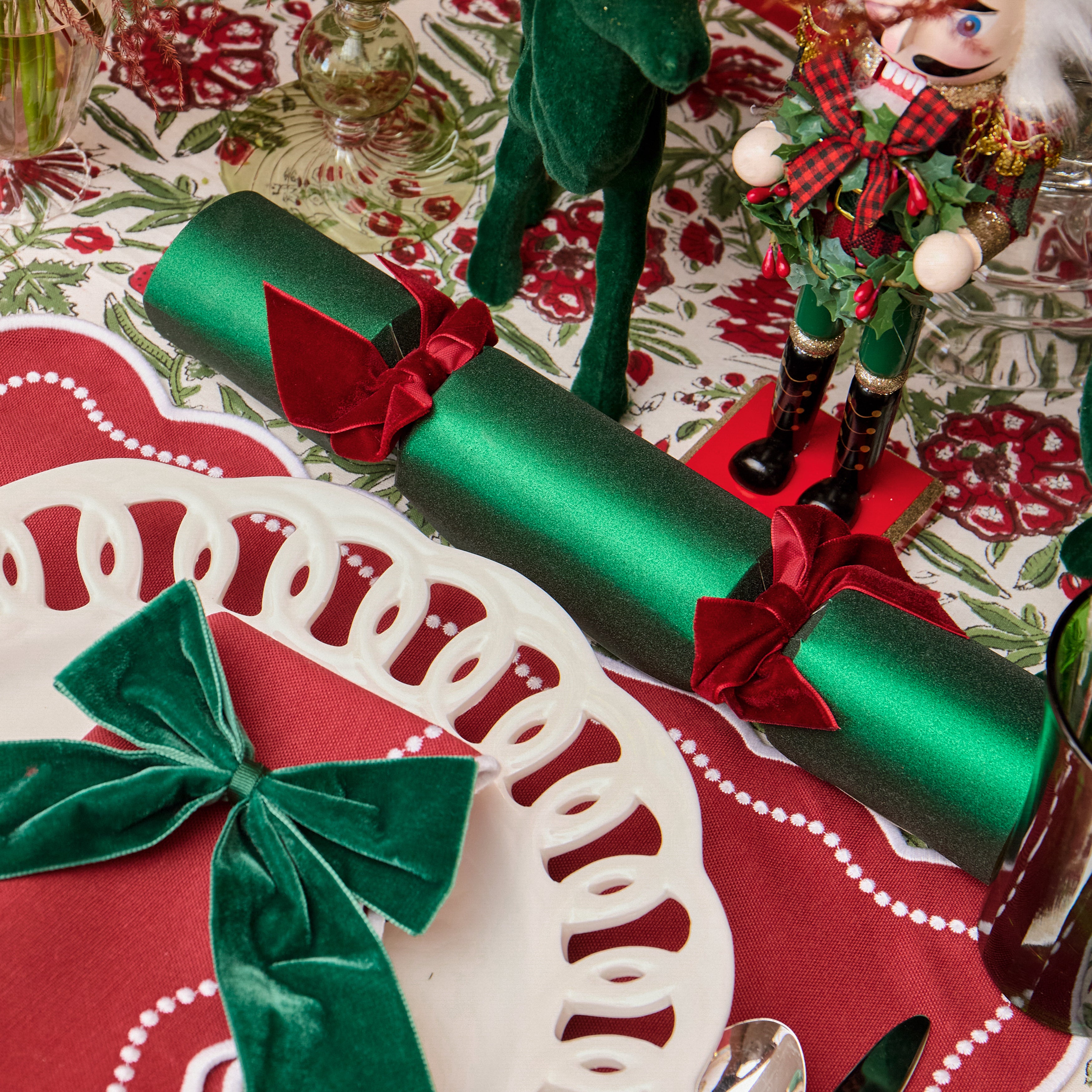 Green Glitter Crackers With Red Velvet Bows (Set of 6)