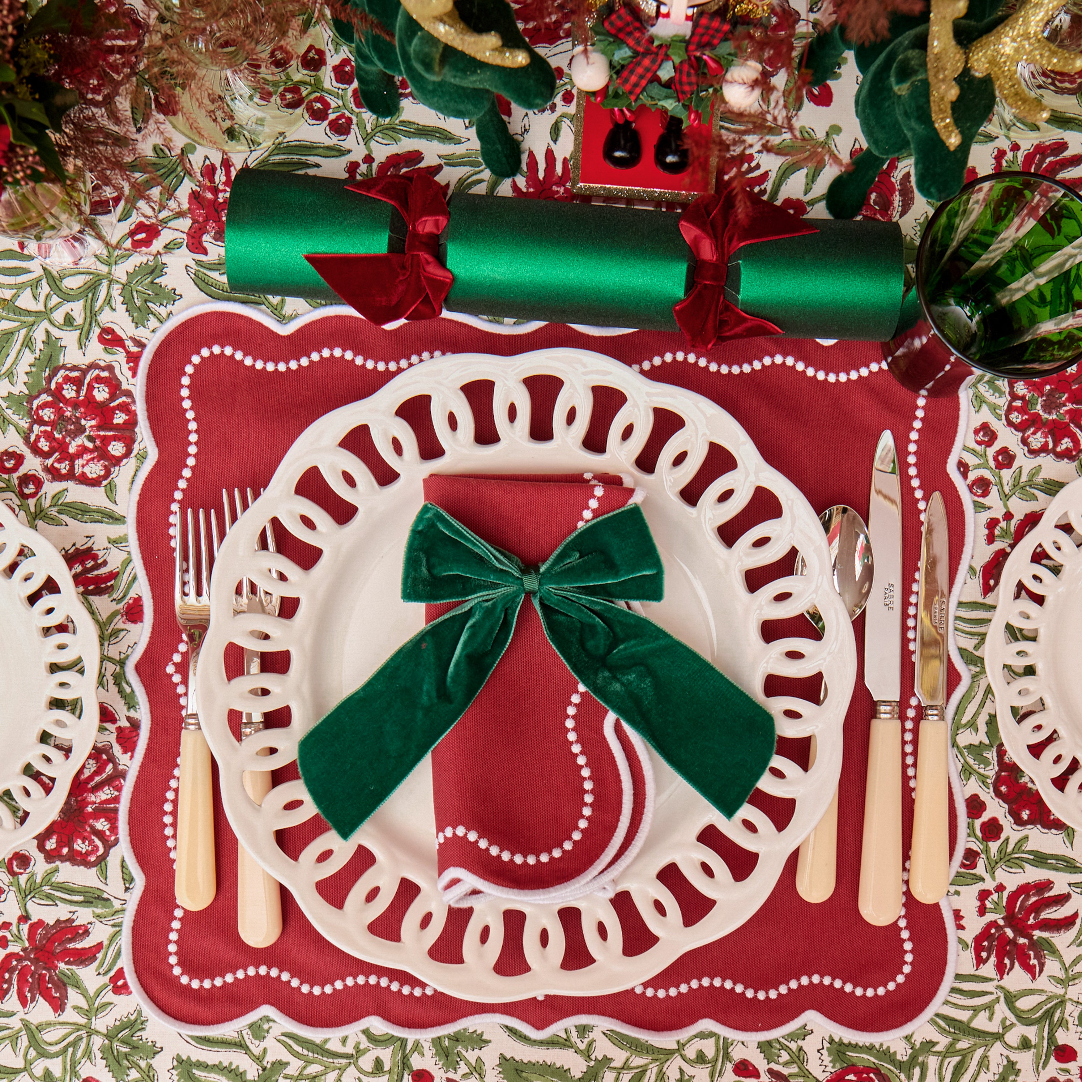 Green Glitter Crackers With Red Velvet Bows (Set of 6)