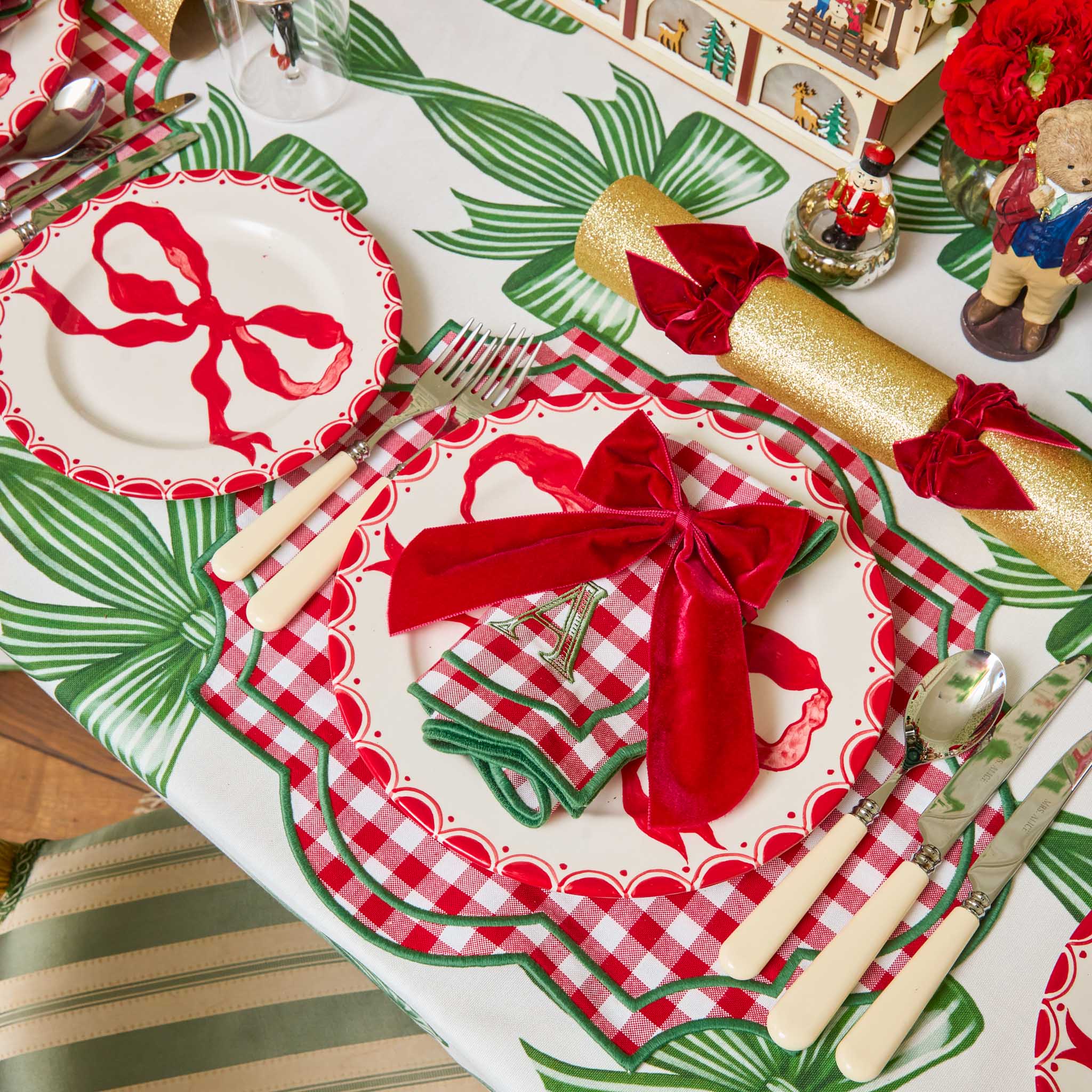 Marilyn Red Bow Starter Plates (Set of 4)