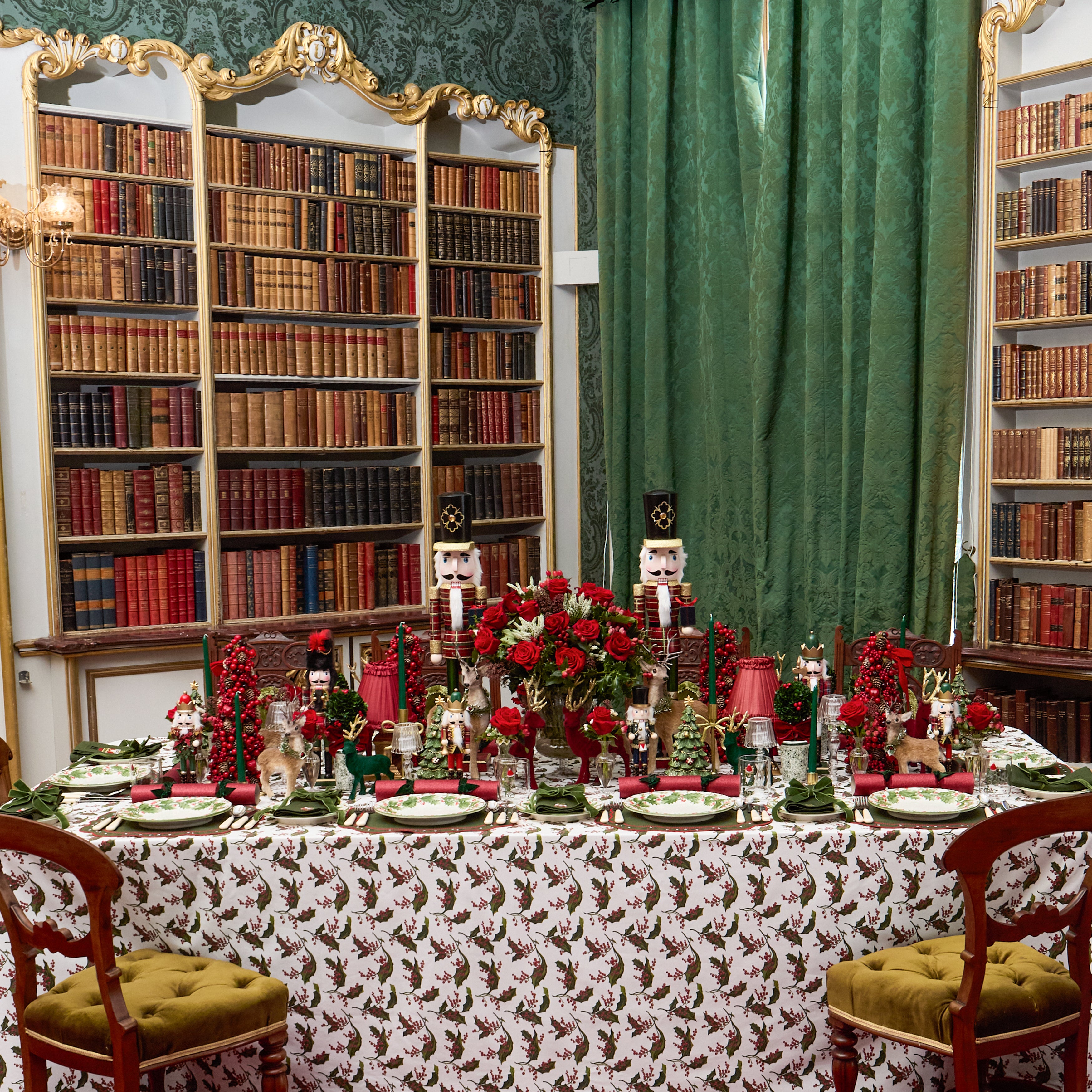 Forest Green Holly Garland Placemats & Nutcracker Napkins (Set of 8)