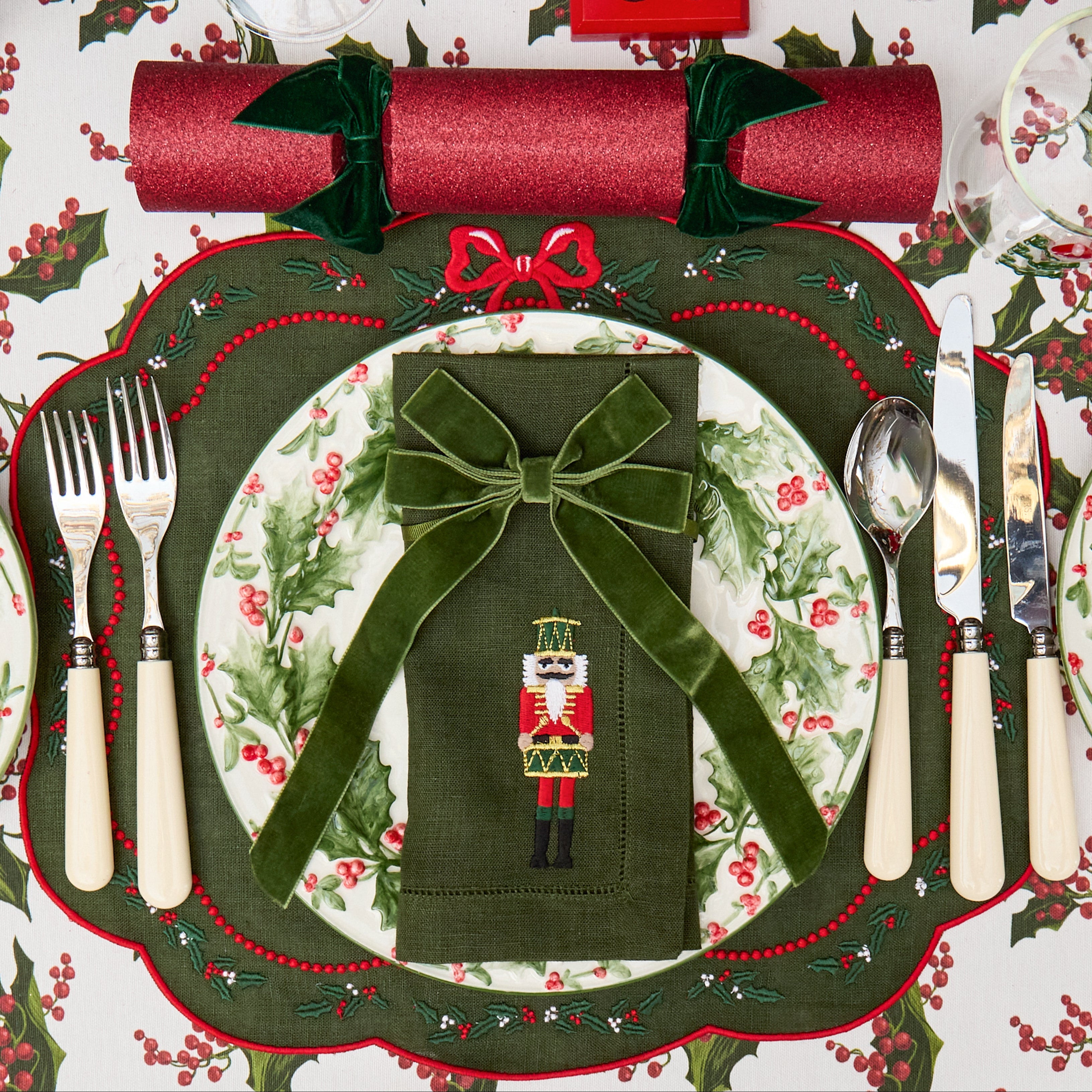 Forest Green Holly Garland Placemats & Nutcracker Napkins (Set of 8)
