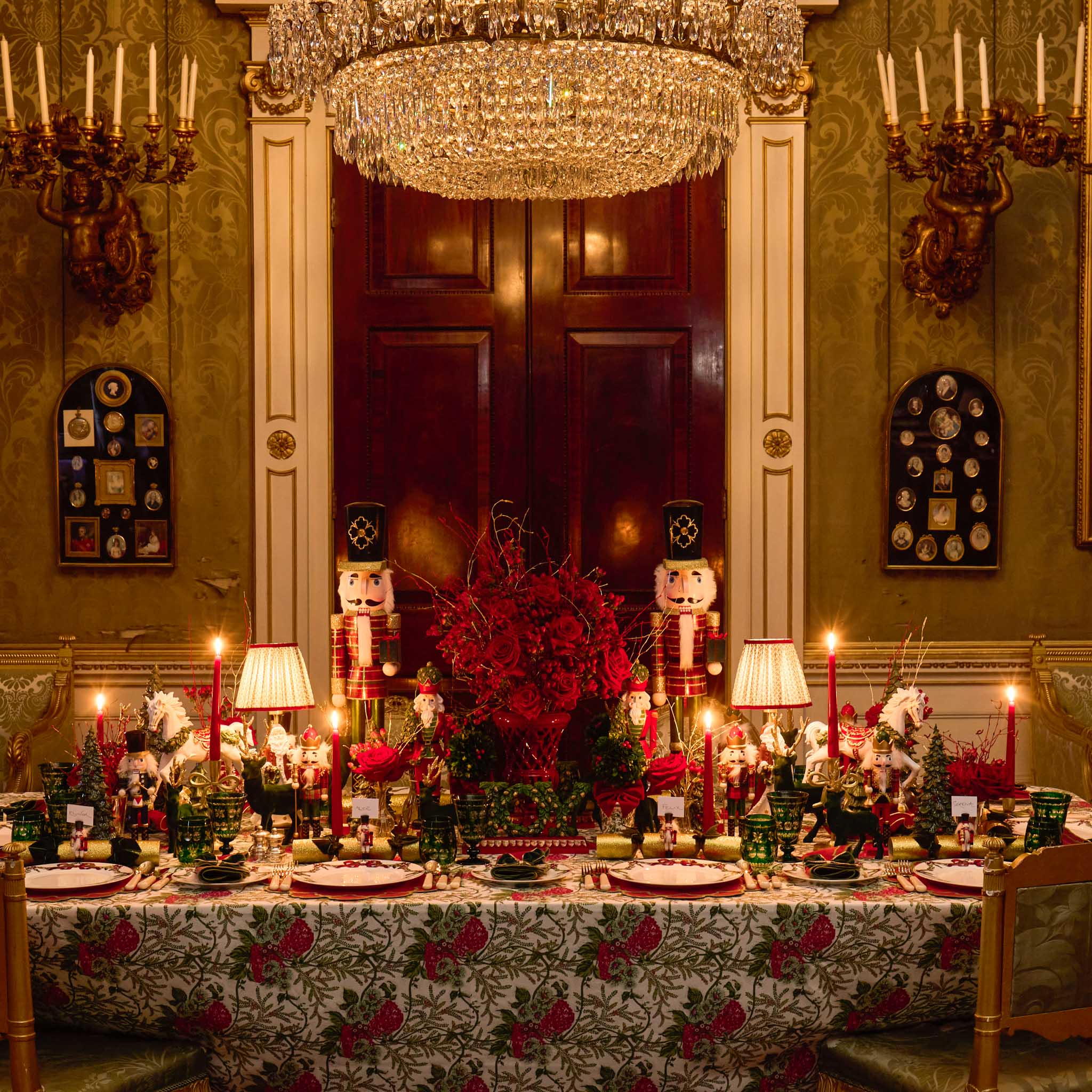 Christmas Garland Dinner & Starter Plates (Set of 8)