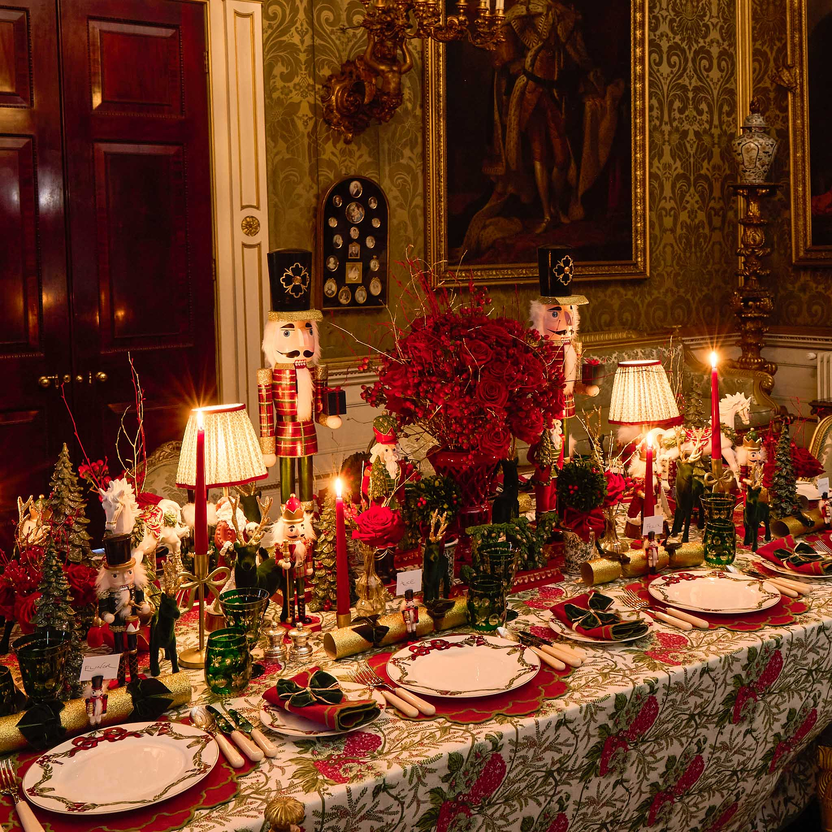 Christmas Garland Dinner & Starter Plates (Set of 8)