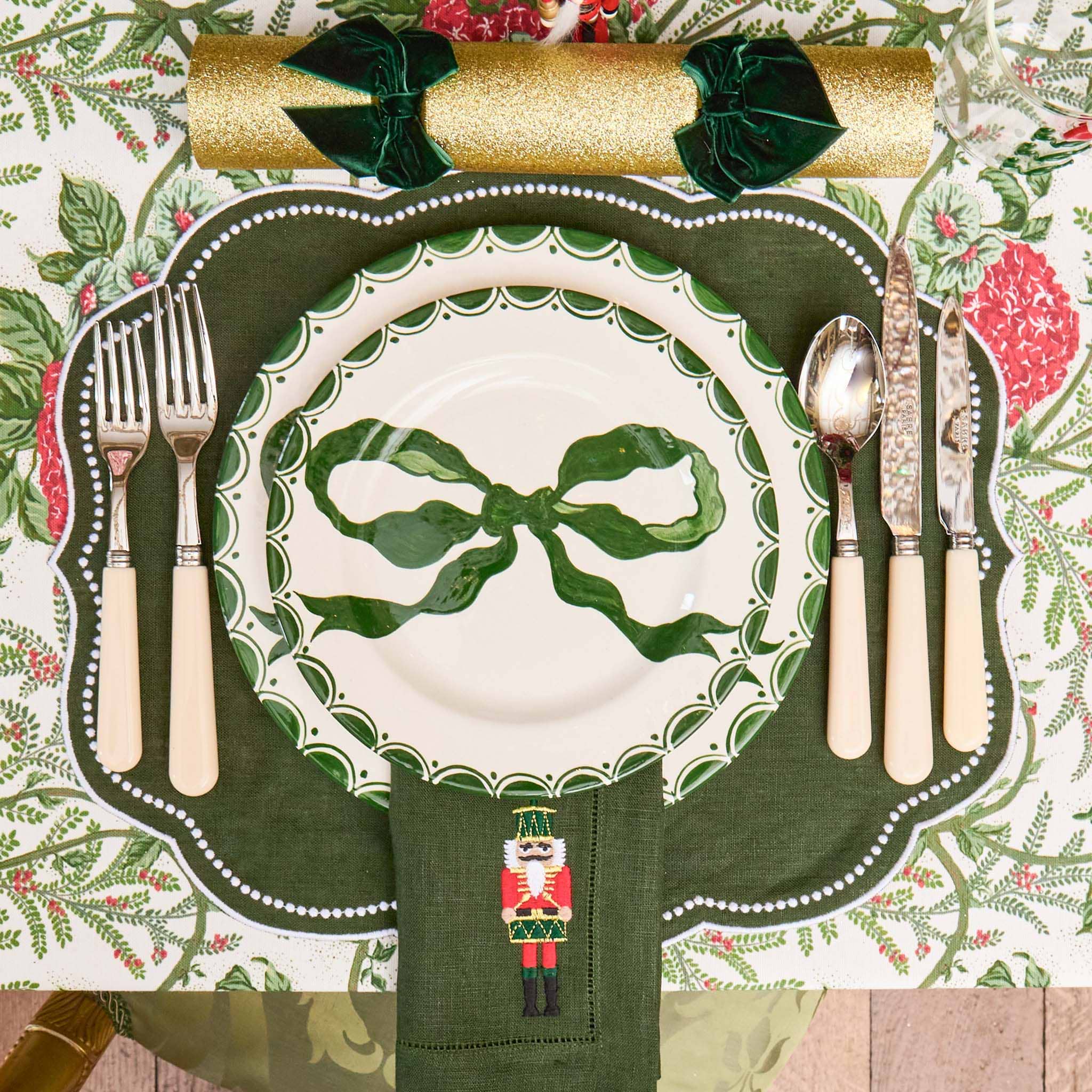 Marilyn Forest Green Bow Starter Plates (Set of 4)