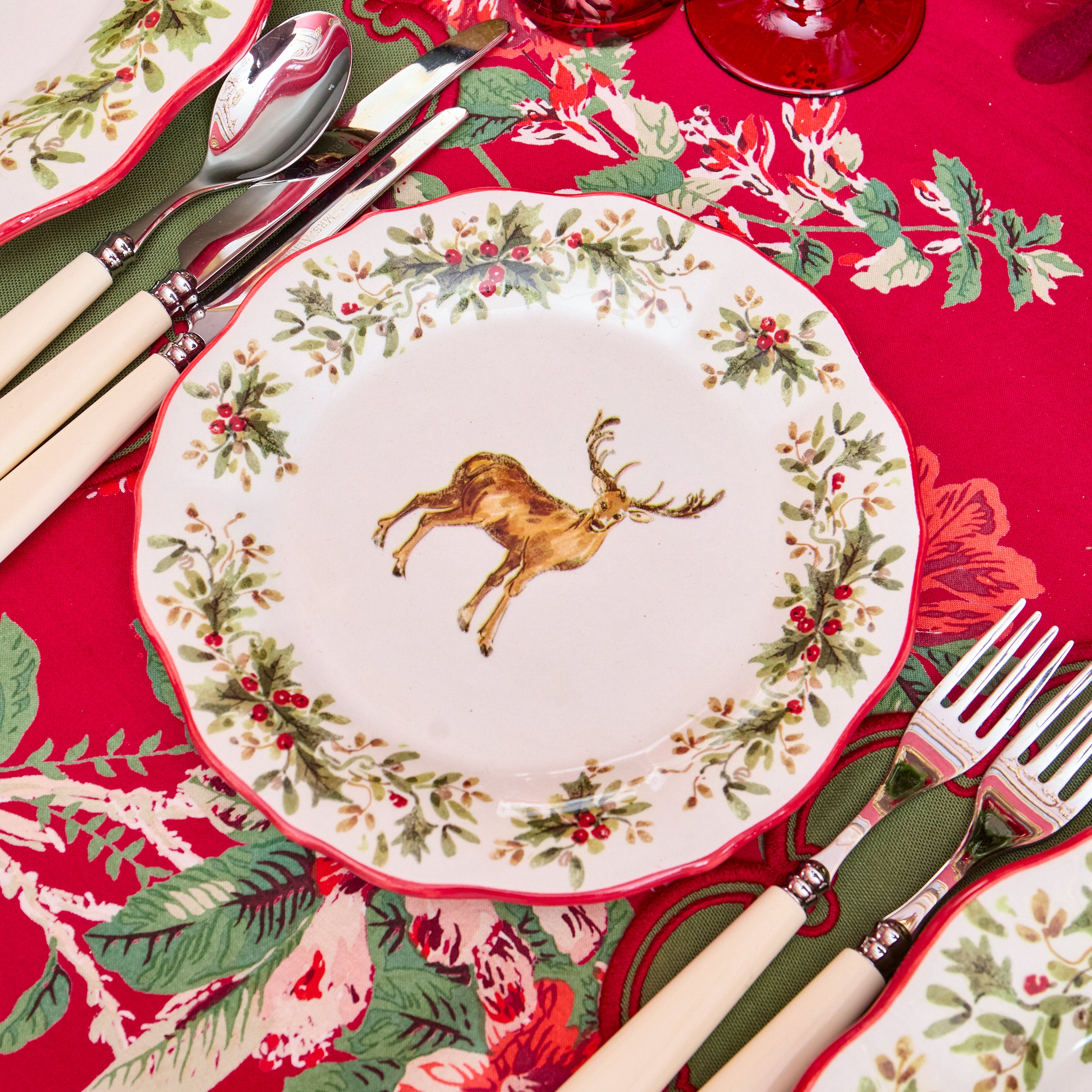 Stag & Holly Garland Starter Plate