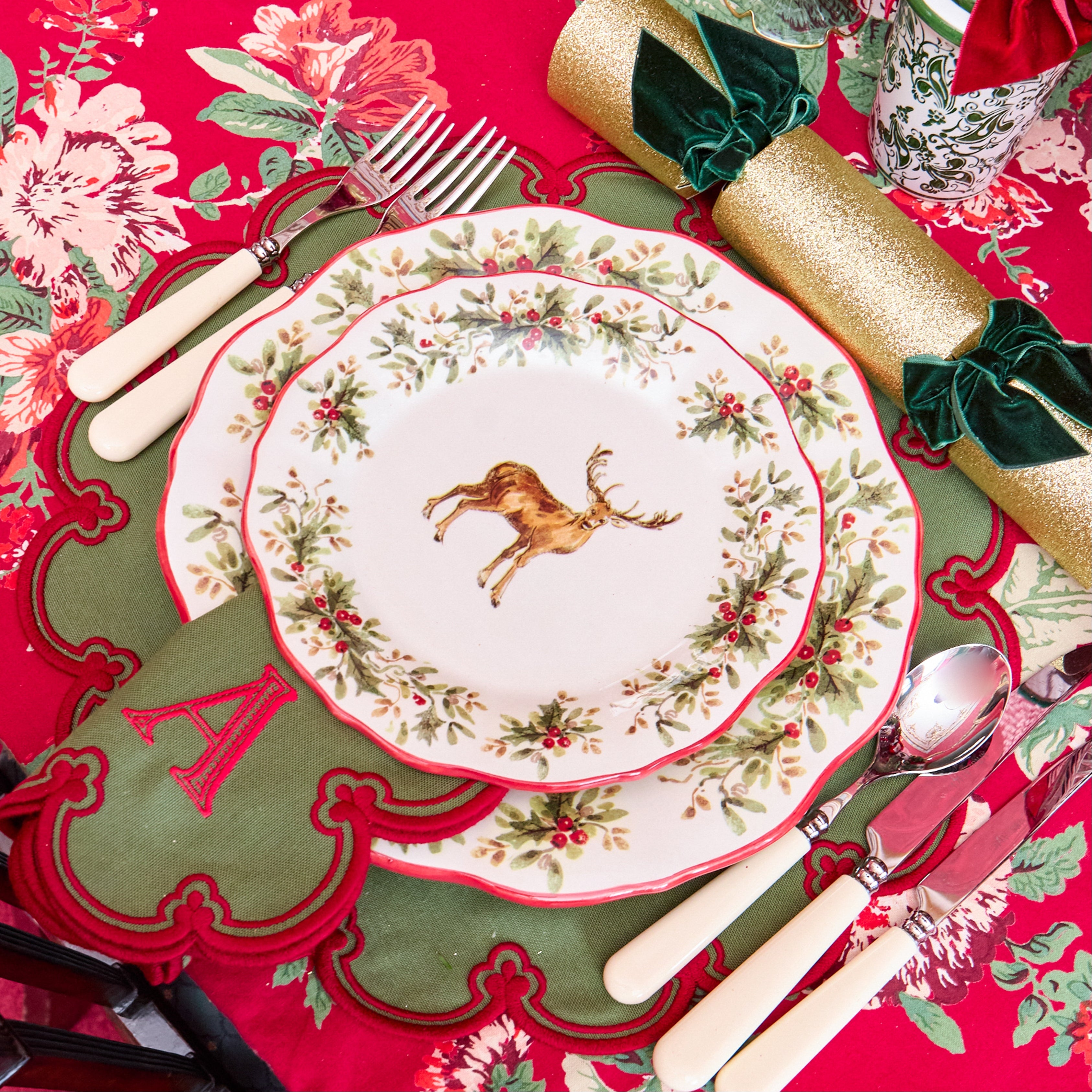 Stag & Holly Garland Starter Plate