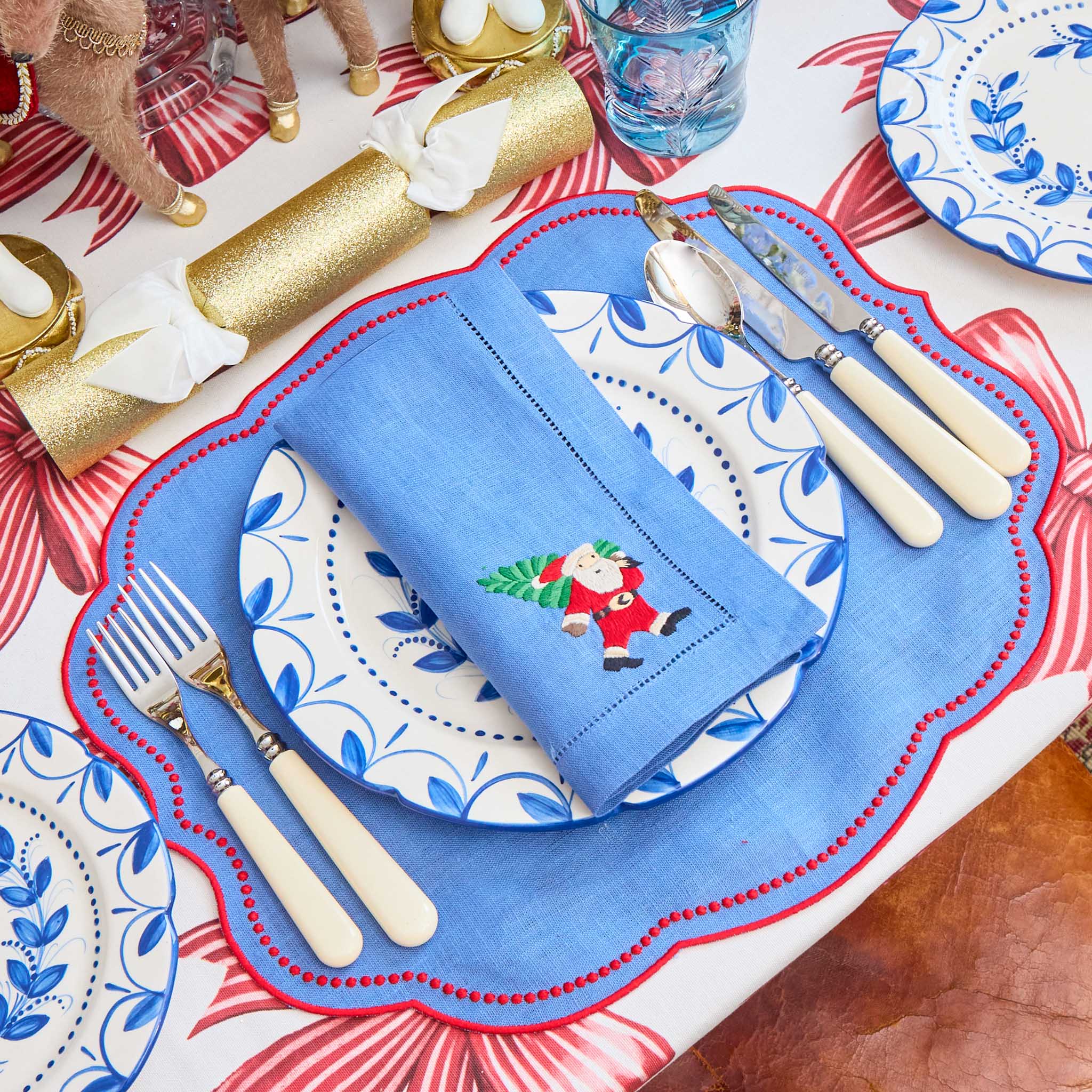 Elizabeth Blue Garland Starter Plate