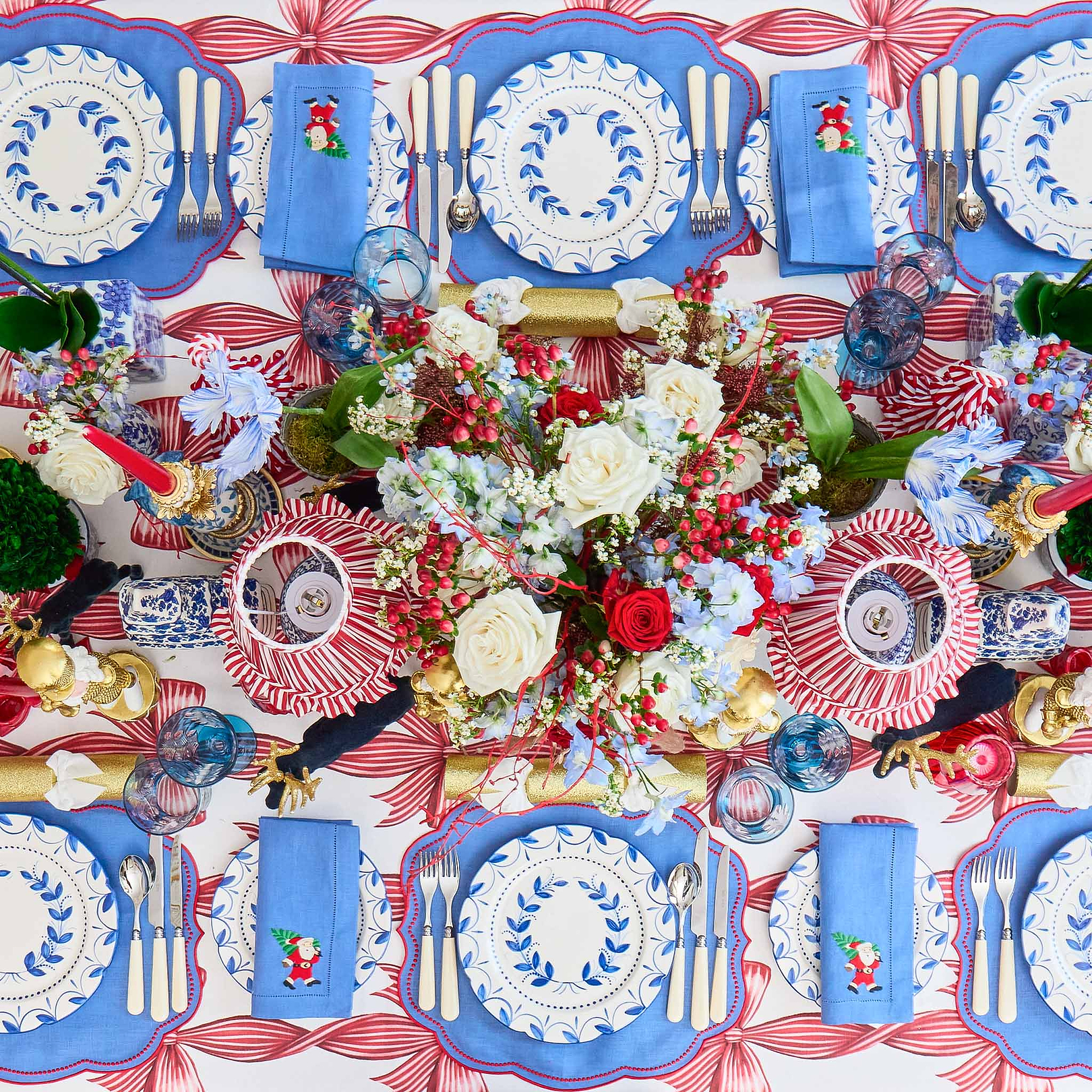 Elizabeth Blue Garland Starter Plate