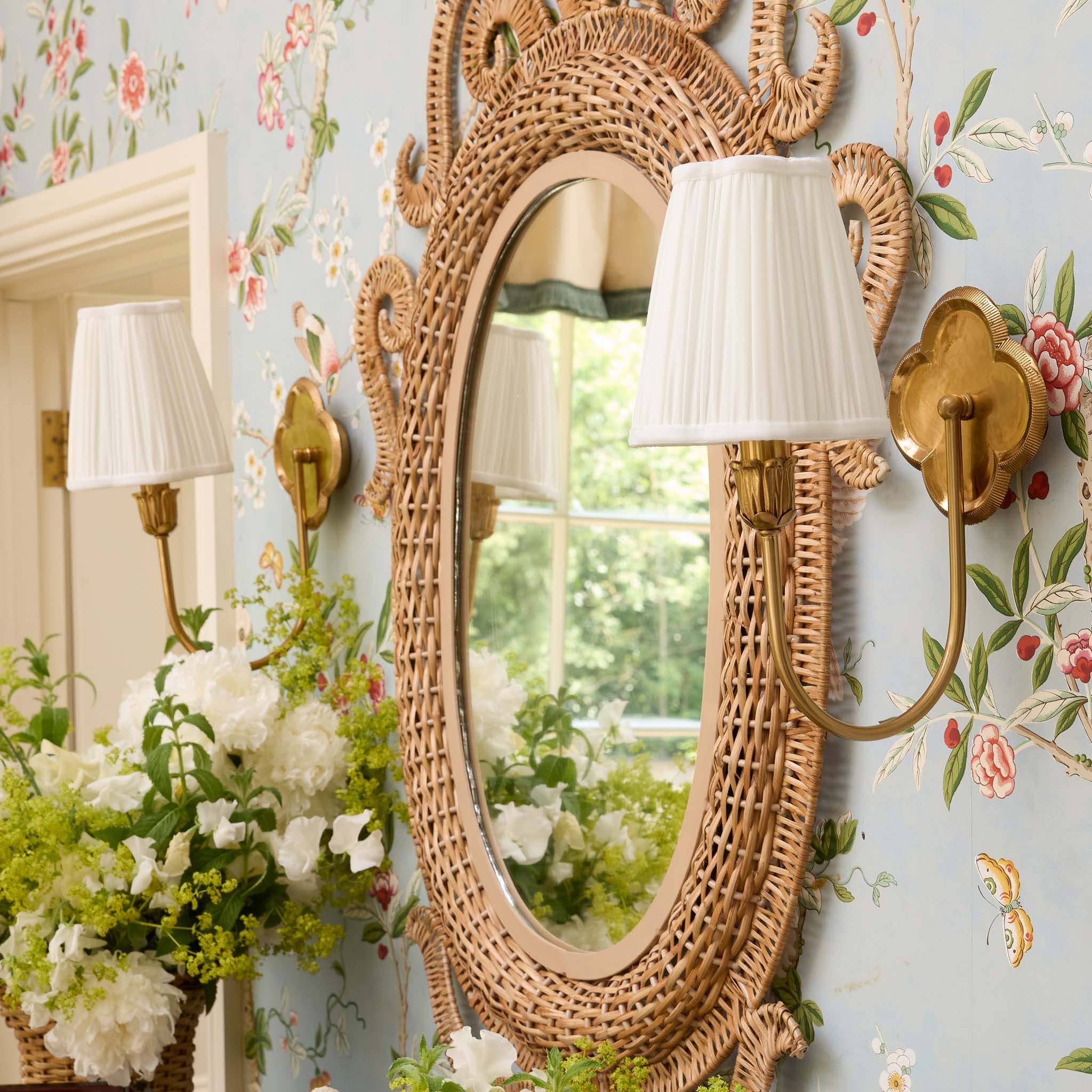 Quatrefoil Rechargeable Wall Light