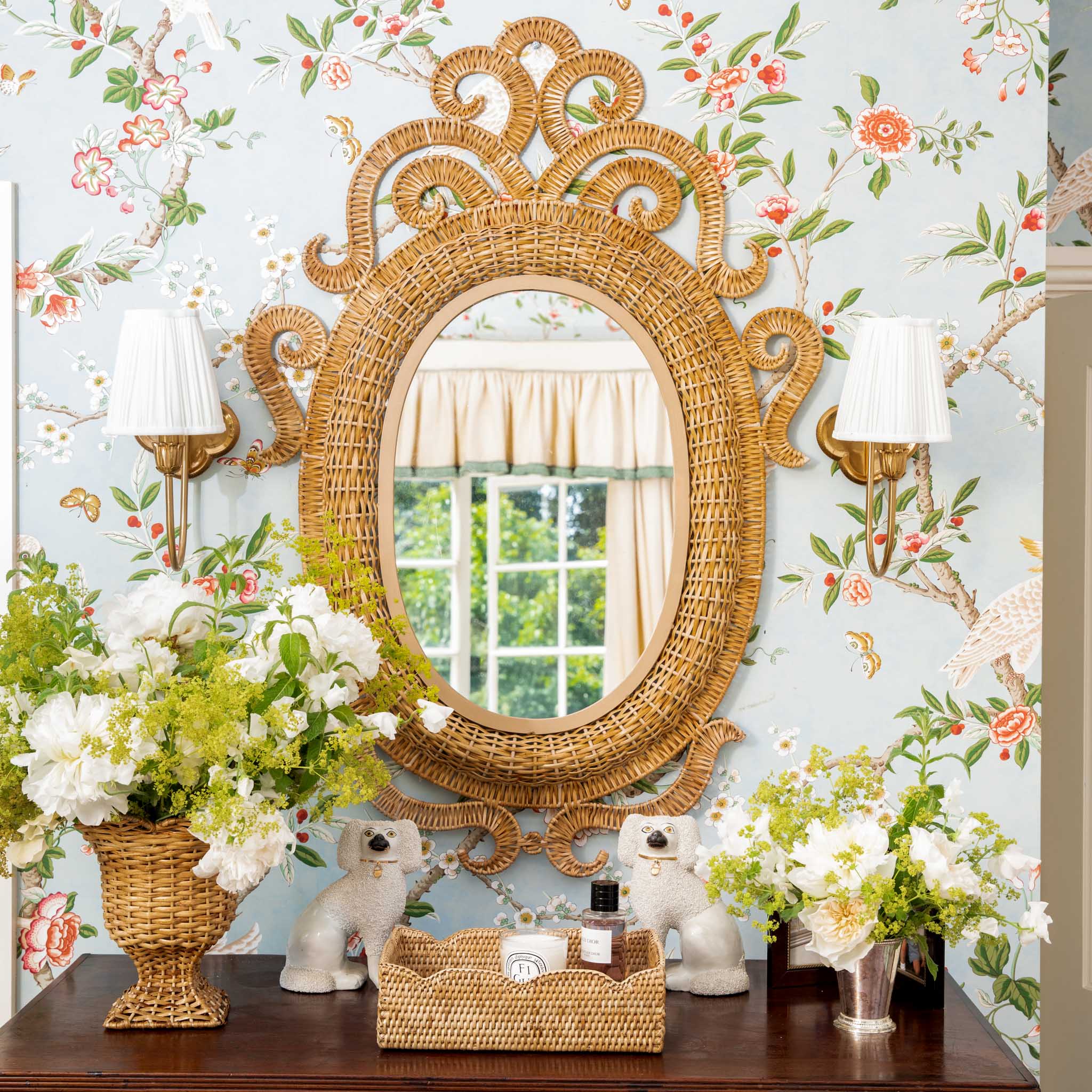 Quatrefoil Rechargeable Wall Light with Cream Shade (14cm)