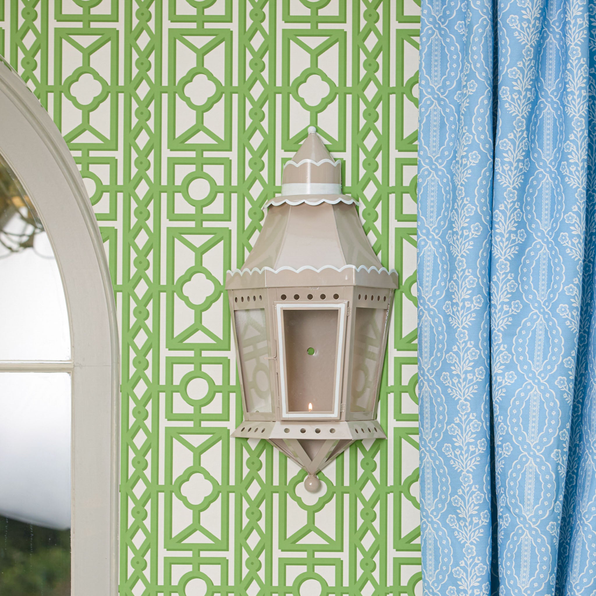 Putty Tole Wall Lantern
