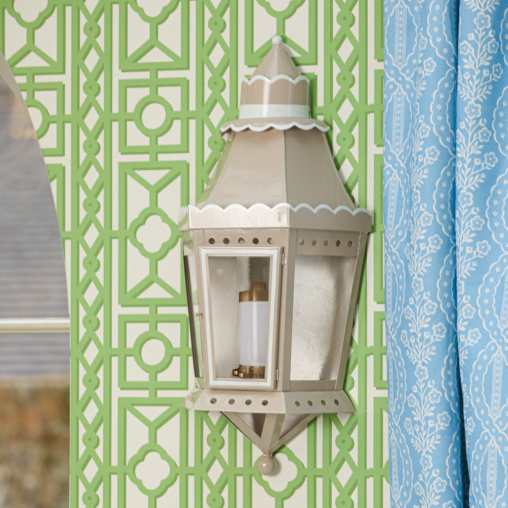 Putty Tole Lantern Rechargeable Wall Light