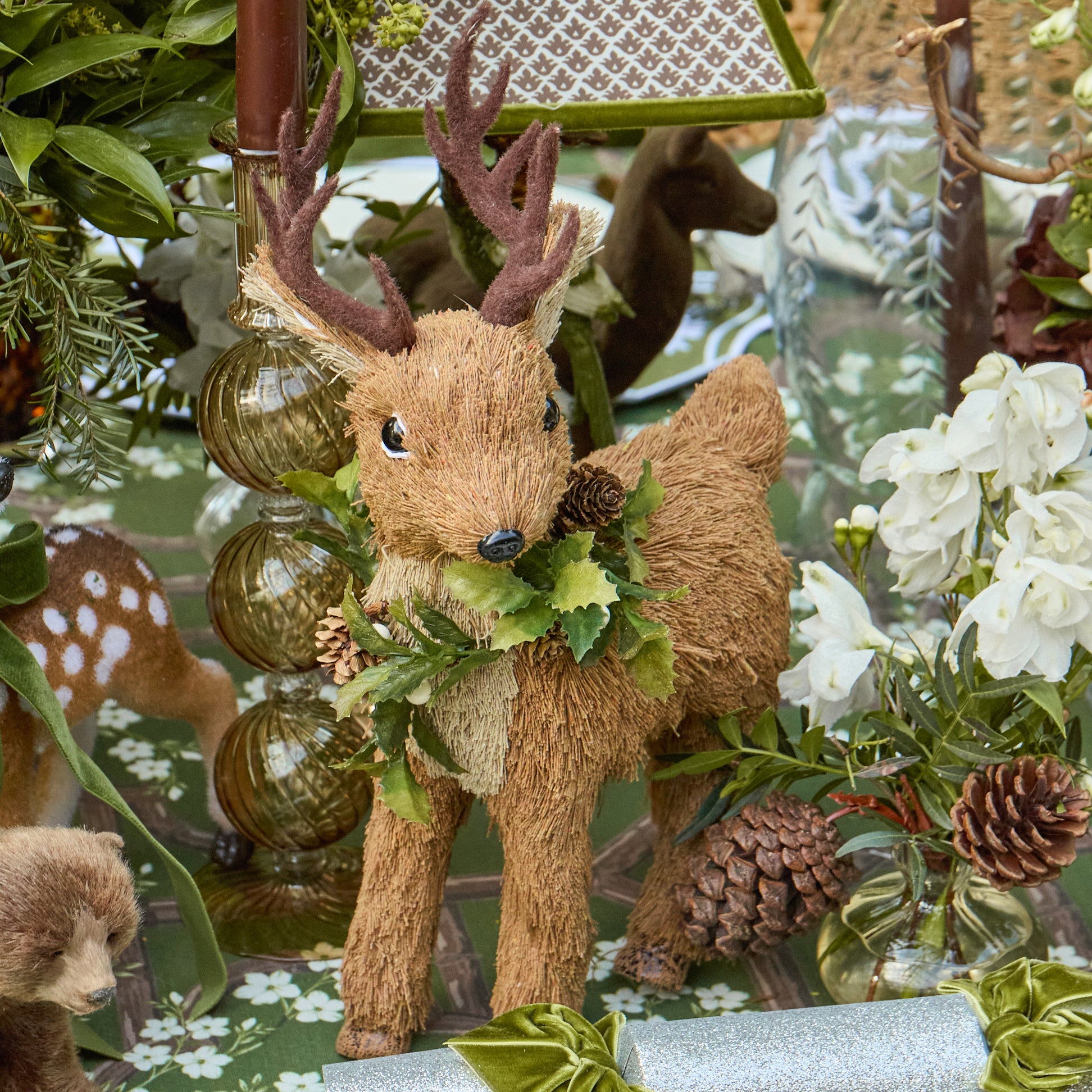 Standing Deer with Wreath (Pair)