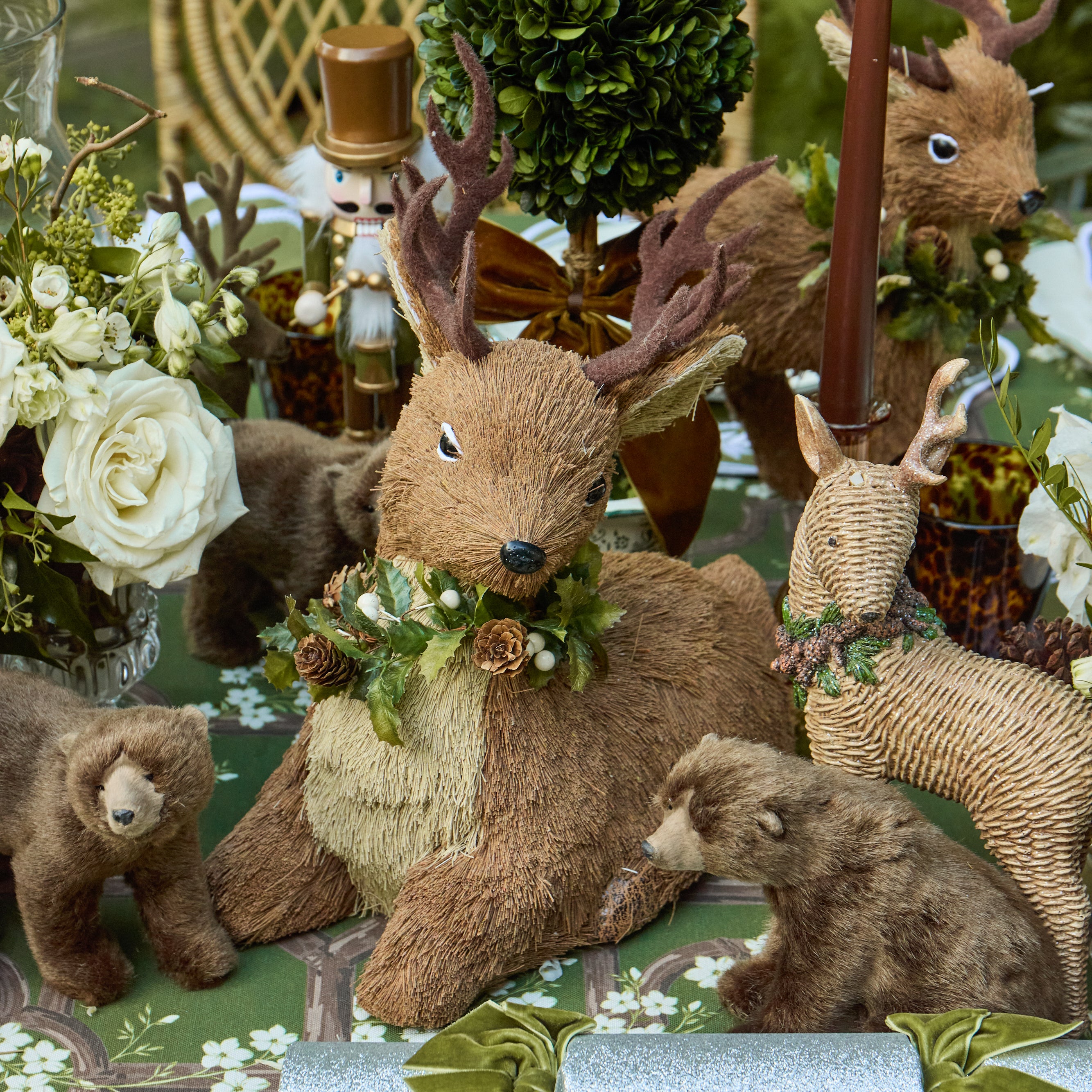 Sitting Deer with Wreath (Pair)