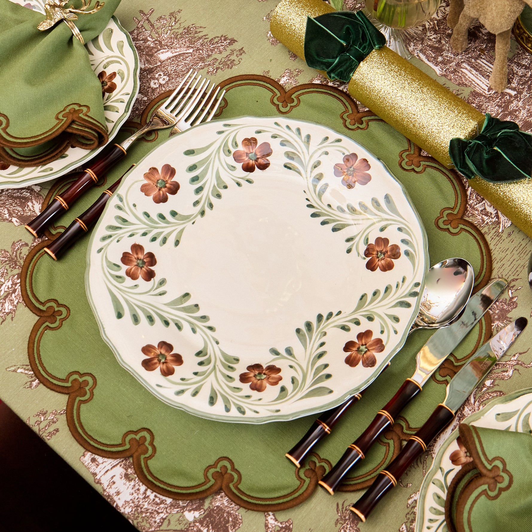 Green Alpine Floral Garland Dinner & Starter Plates (Set of 8)