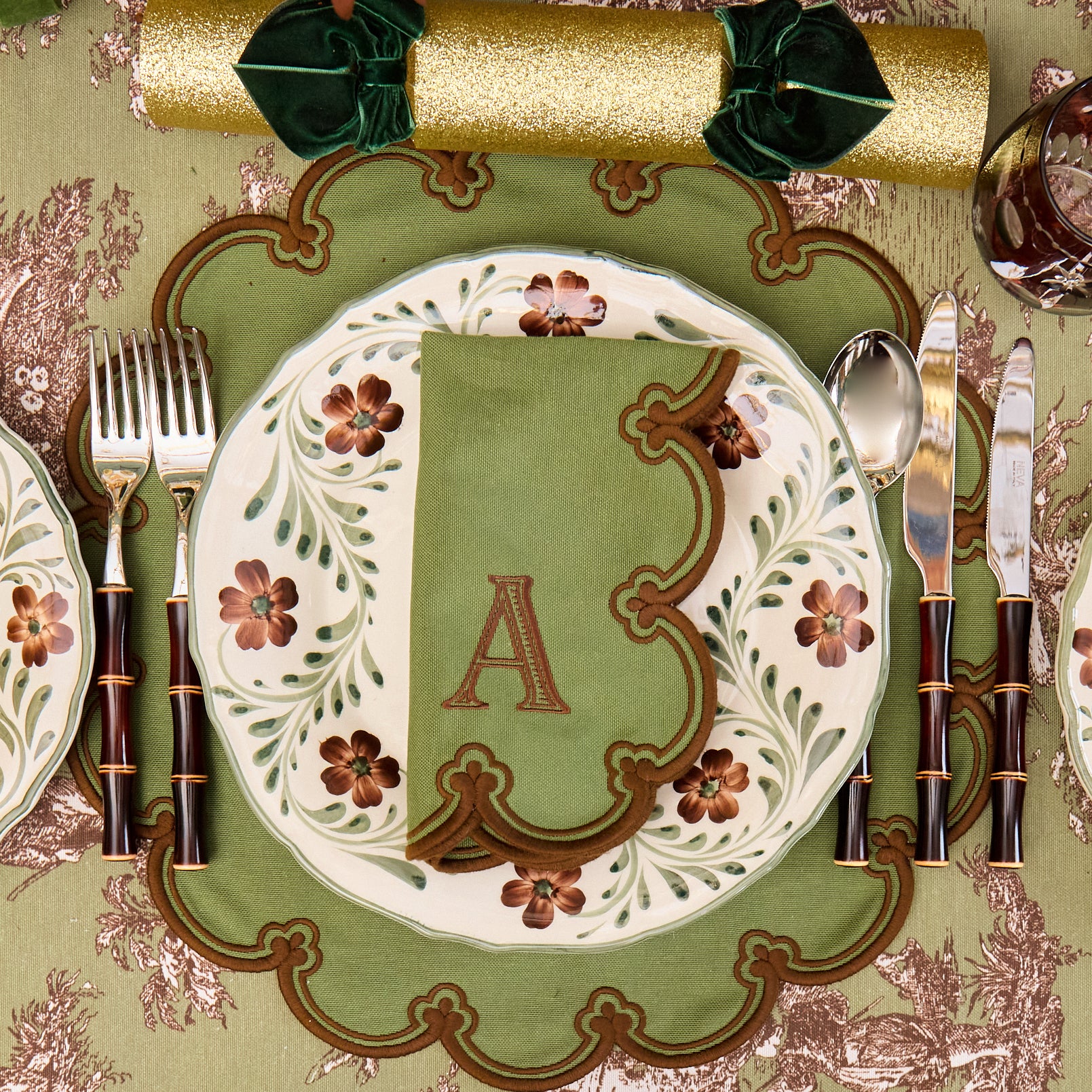 Green Alpine Floral Garland Dinner Plate