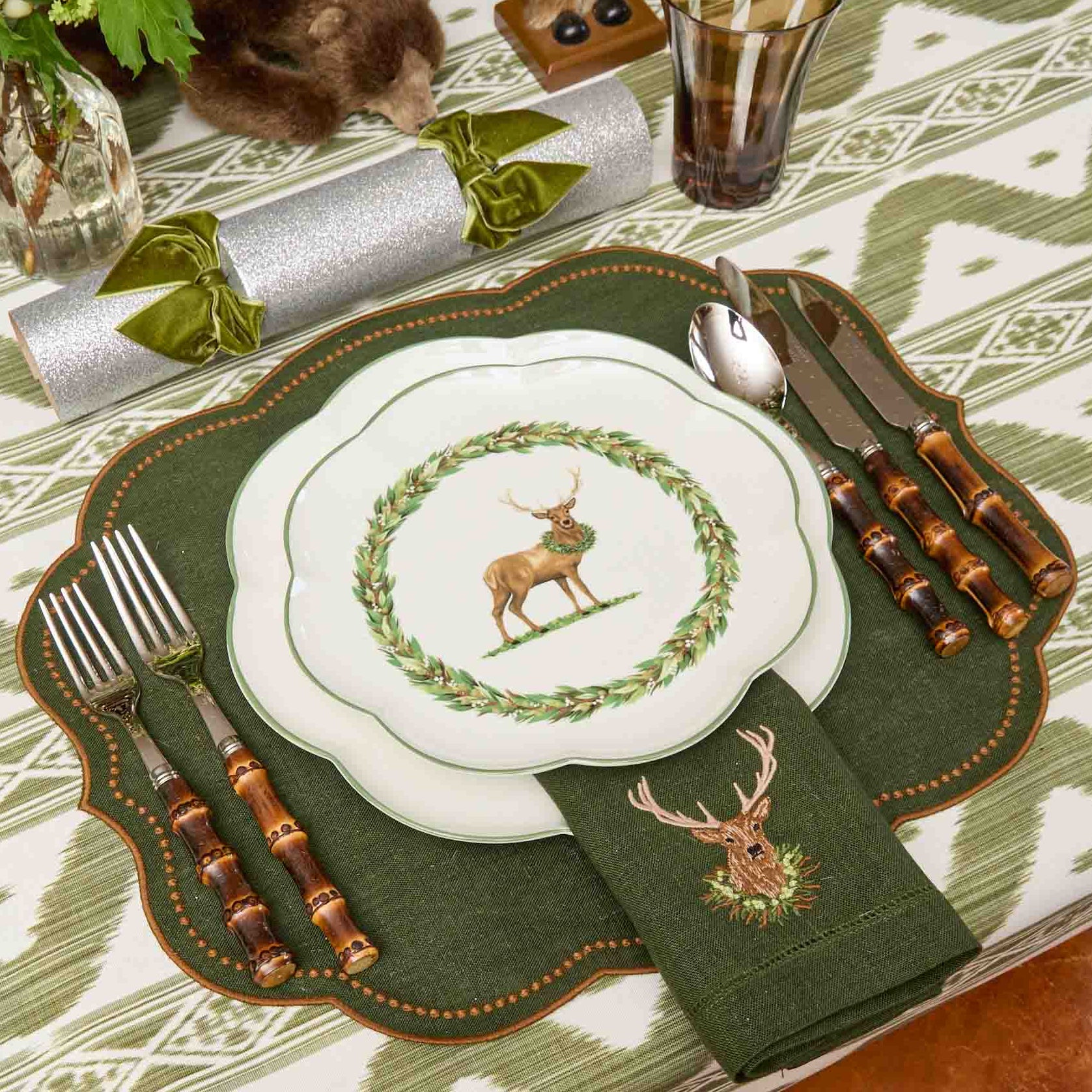 Stag Garland Dinner & Starter Plates (Set of 8)