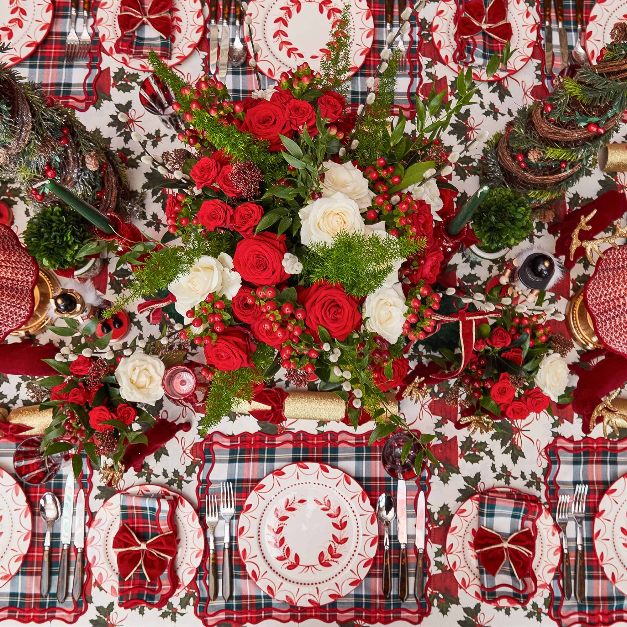 Elizabeth Red Garland Starter Plates (Set of 4)