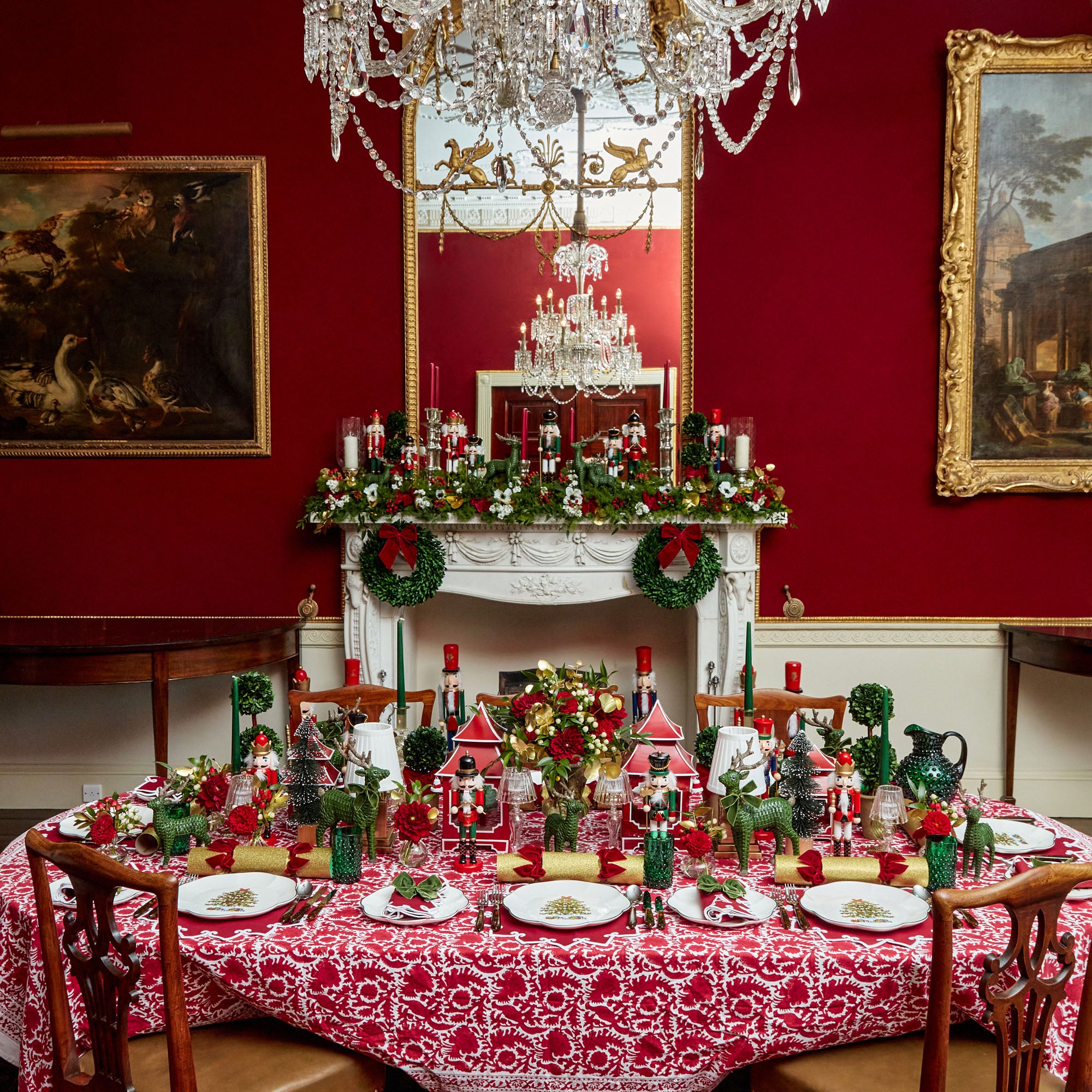 Add a touch of festive style to your Christmas celebrations with the Mrs. Alice Christmas Tree Starter Plate Set - the ideal choice for creating a coordinated and inviting dining atmosphere.