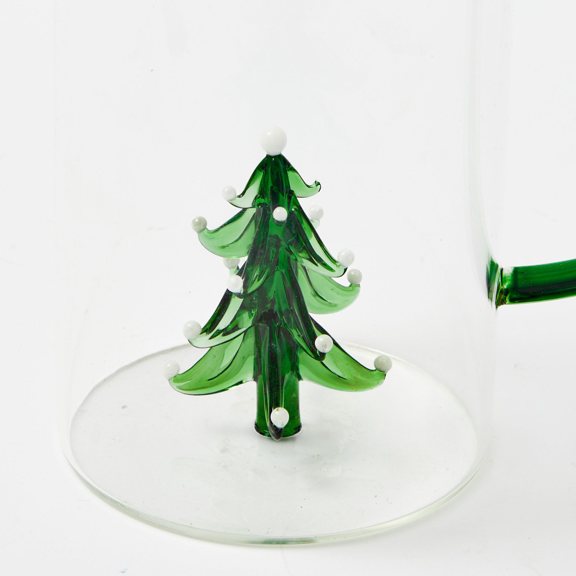 Create lasting memories with friends and family using the Christmas Tree Jug and Glasses Set.