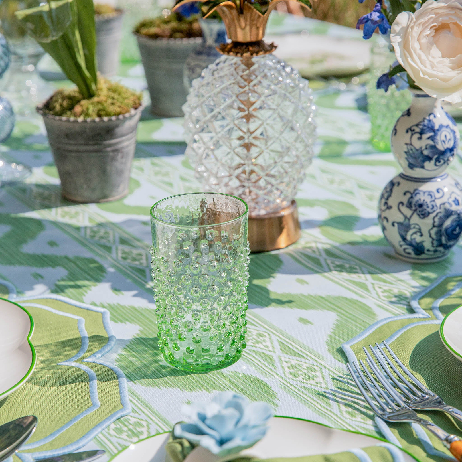 その他 british table and ornamental glass 1956 Hand Painted Cabinet Plates and Pink Moser Glass - Entertablement